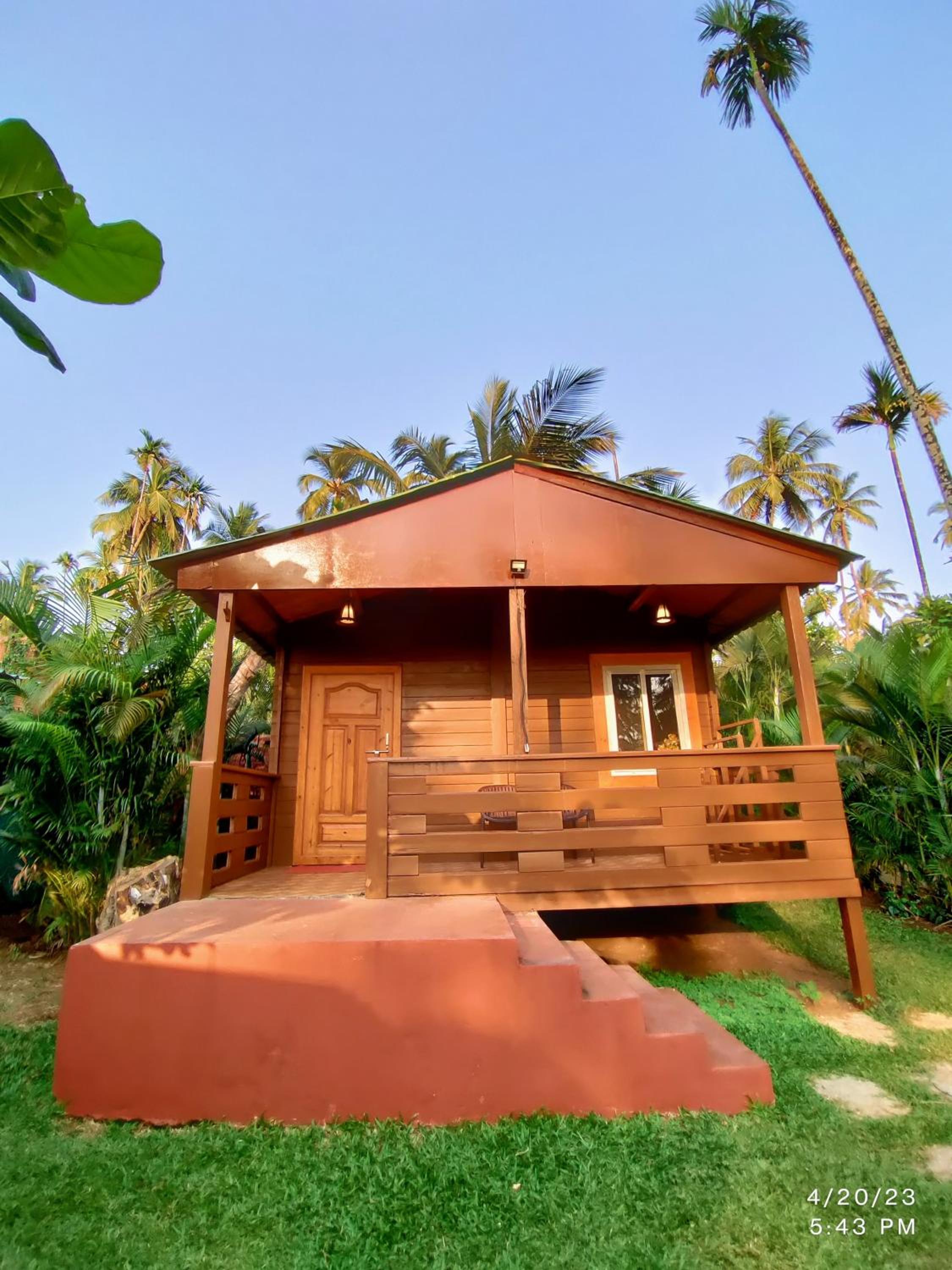 Deluxe AC Chalet - Photo 4