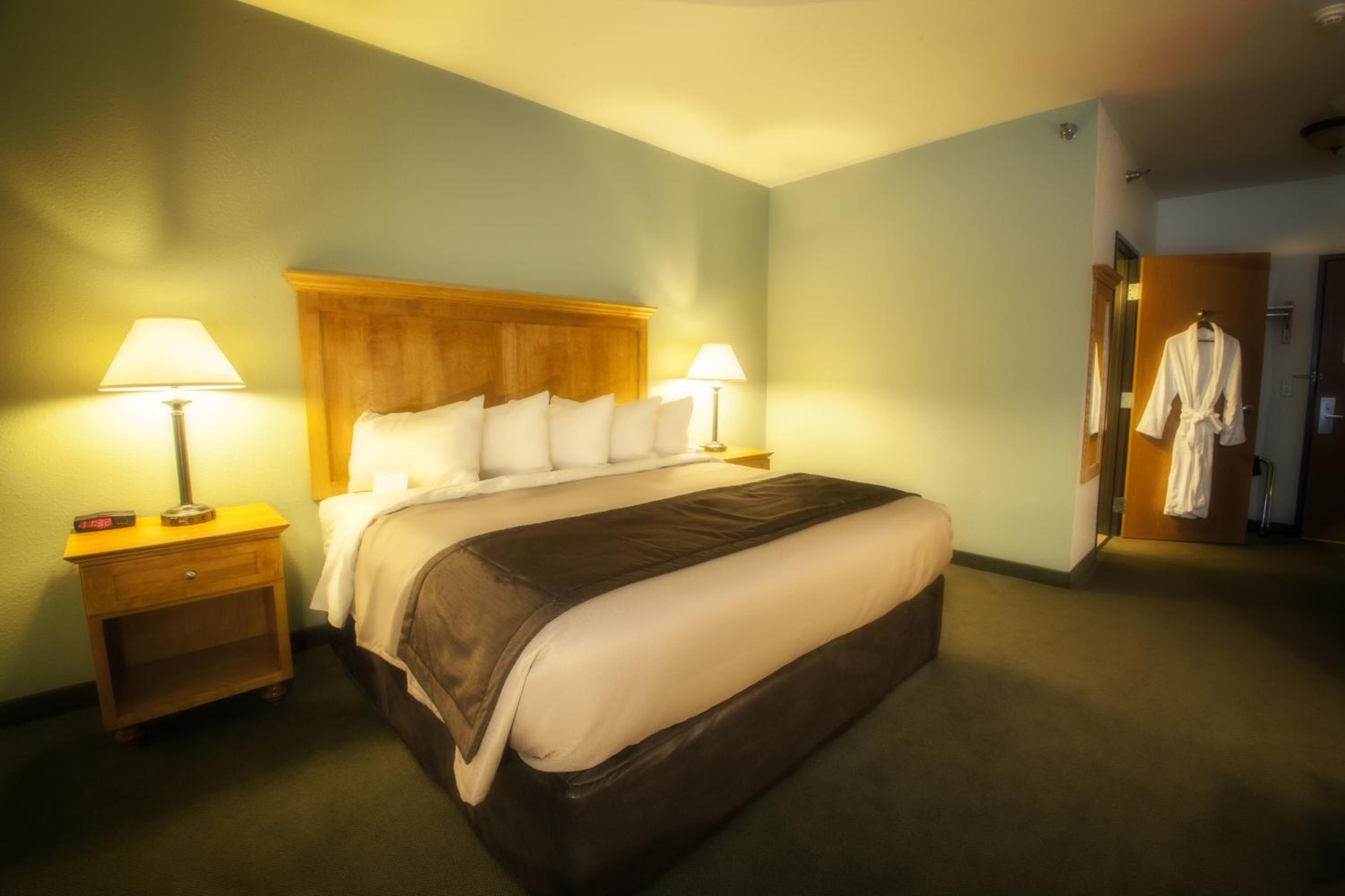 Standard King Room photo 3