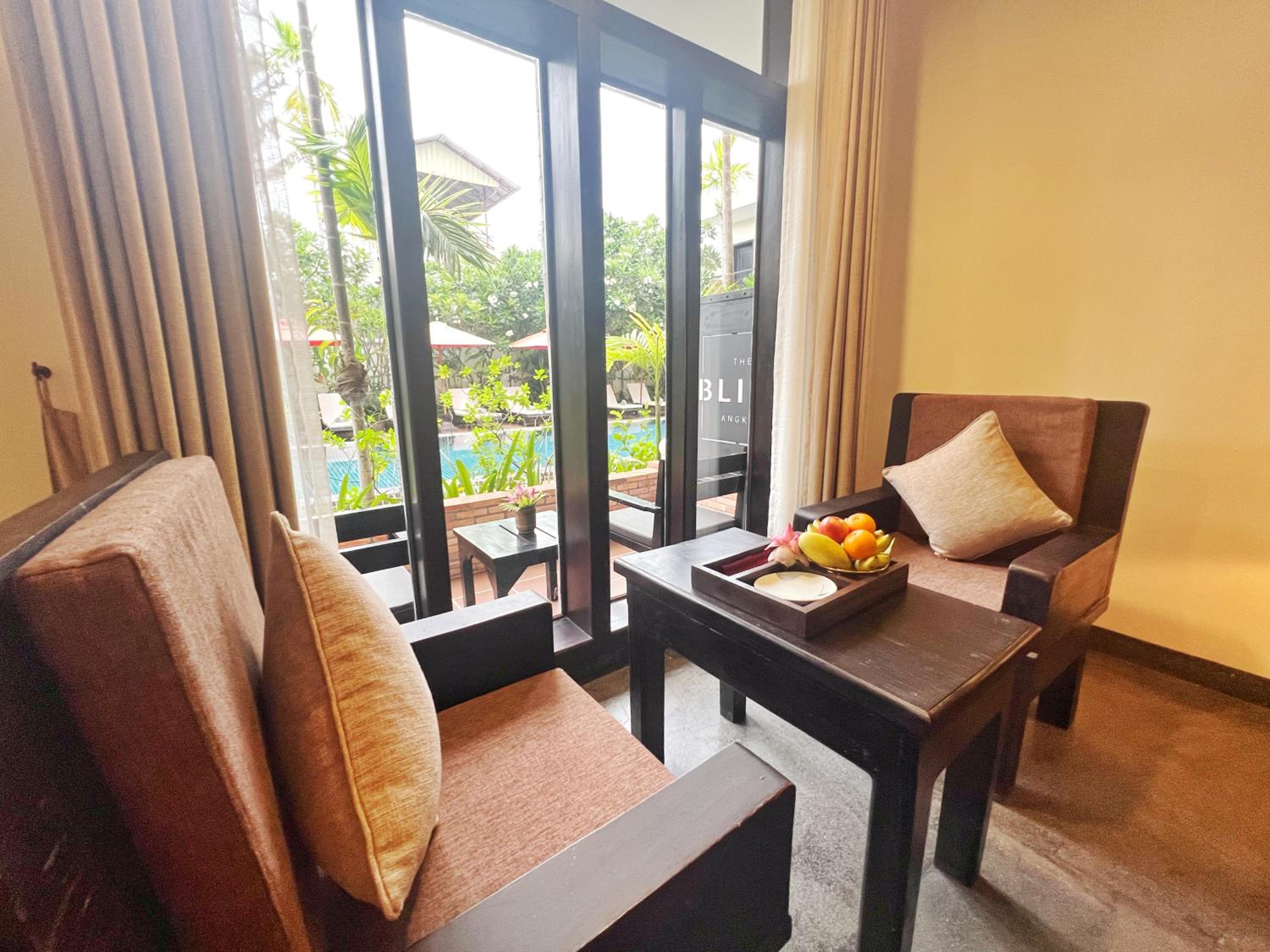 Deluxe Double Pool Access with Balcony - Photo 8
