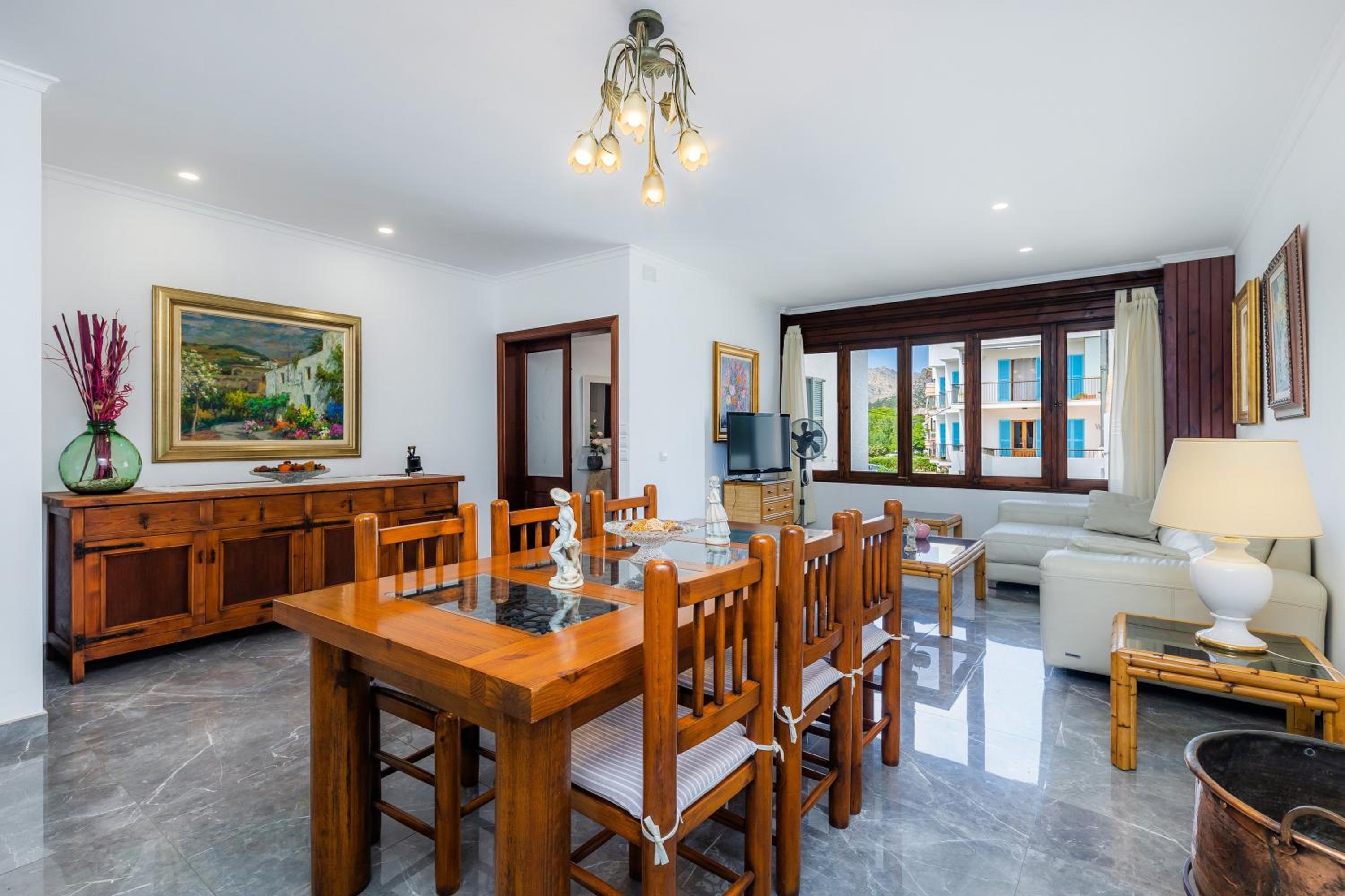 Apartamento de un dormitorio superior con balcón