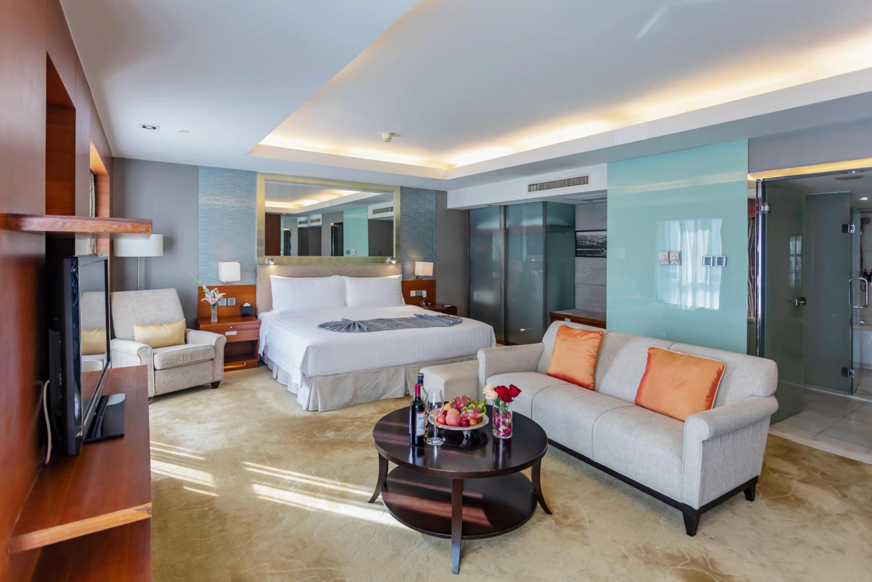 Business Suite - Photo 1