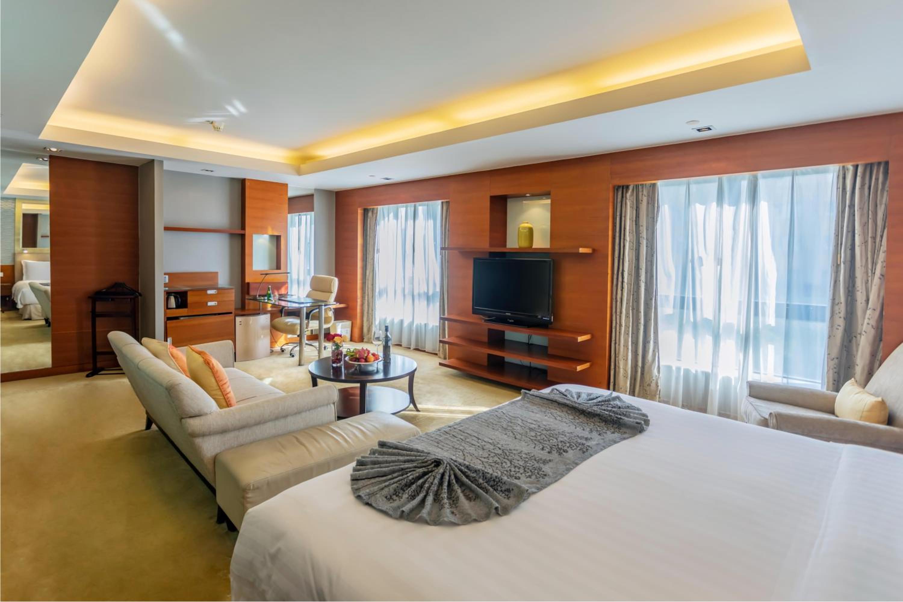 Business Suite - Photo 3