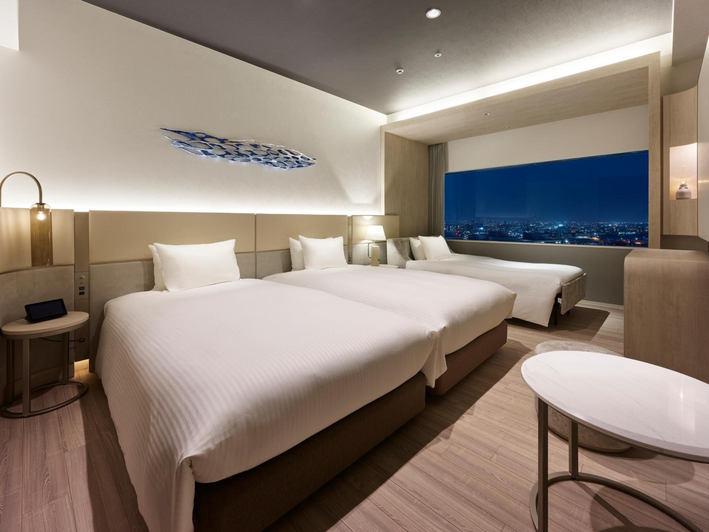 Deluxe Twin with Sofa Bed photo 3