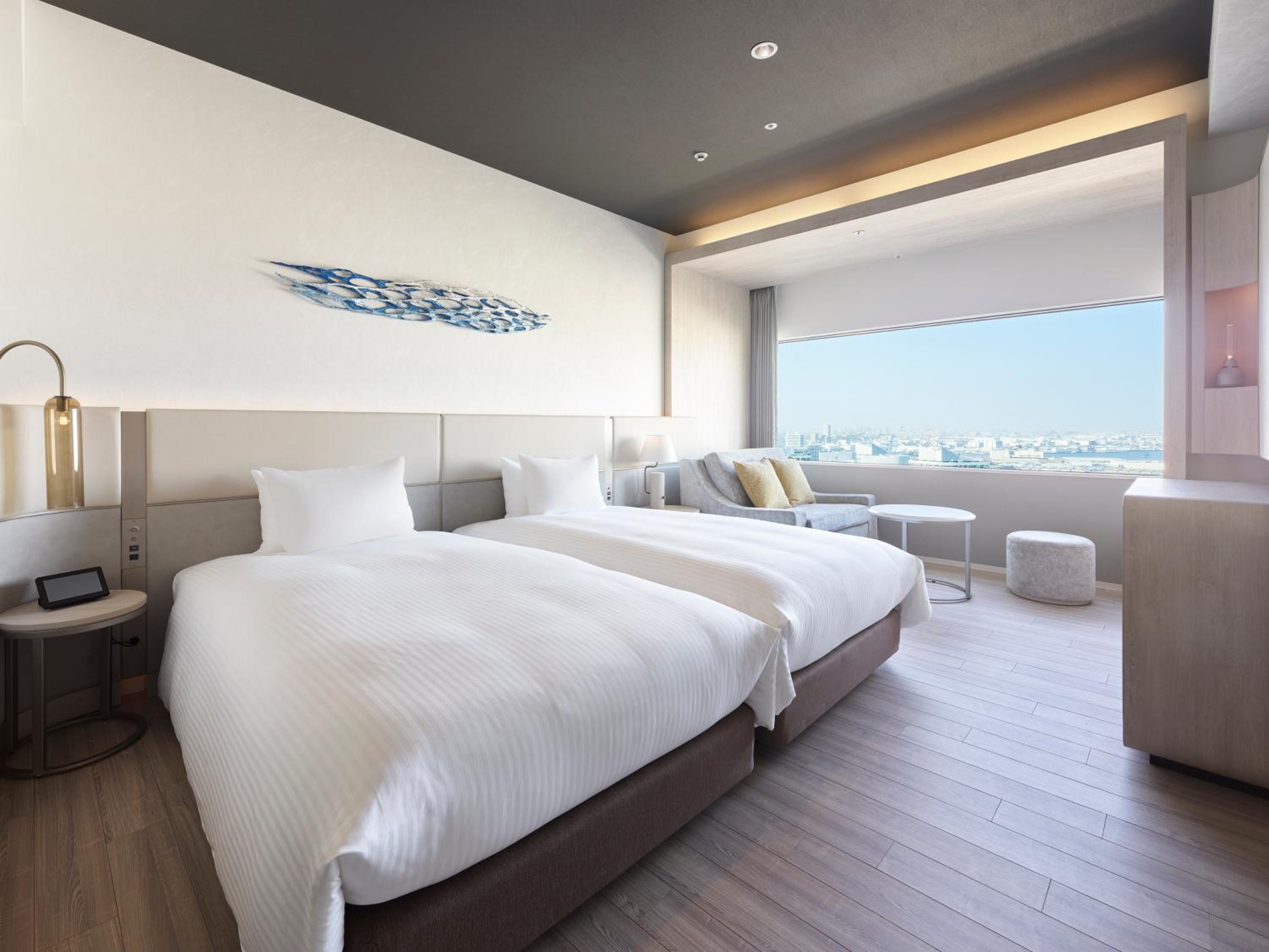 Deluxe Twin with Sofa Bed photo 2