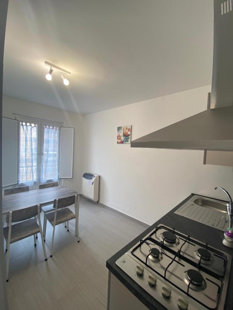 Apartment with Balcony - Photo 4