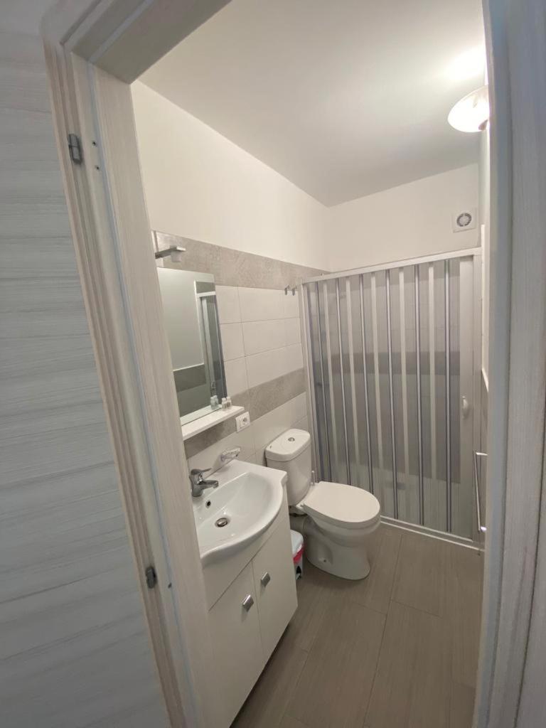 Apartment with Terrace - Photo 6