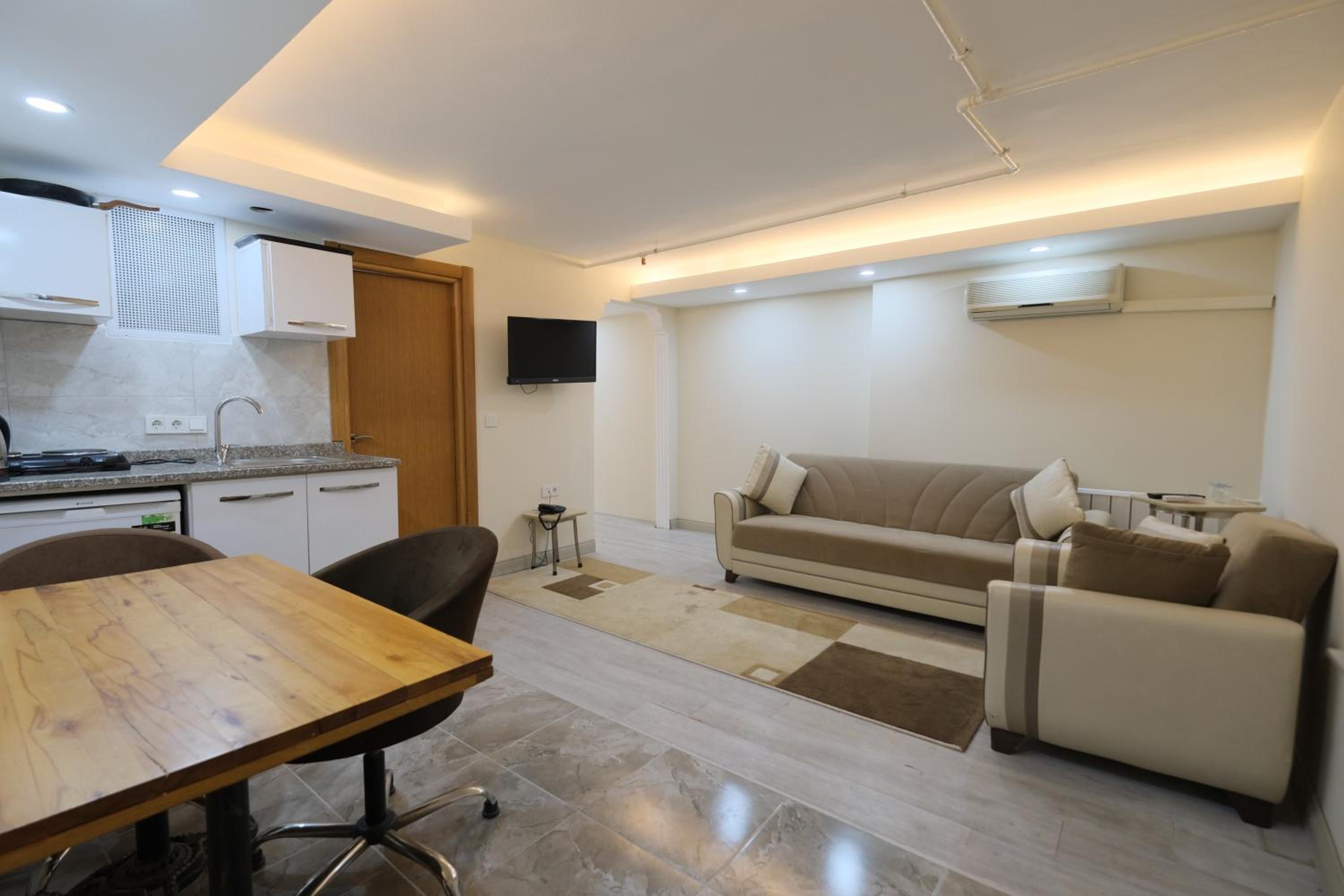 Apartment photo 2