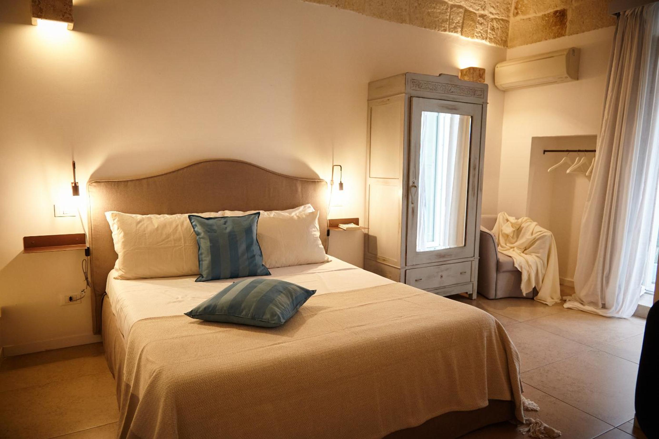 Deluxe Suite with Spa Bath photo 1