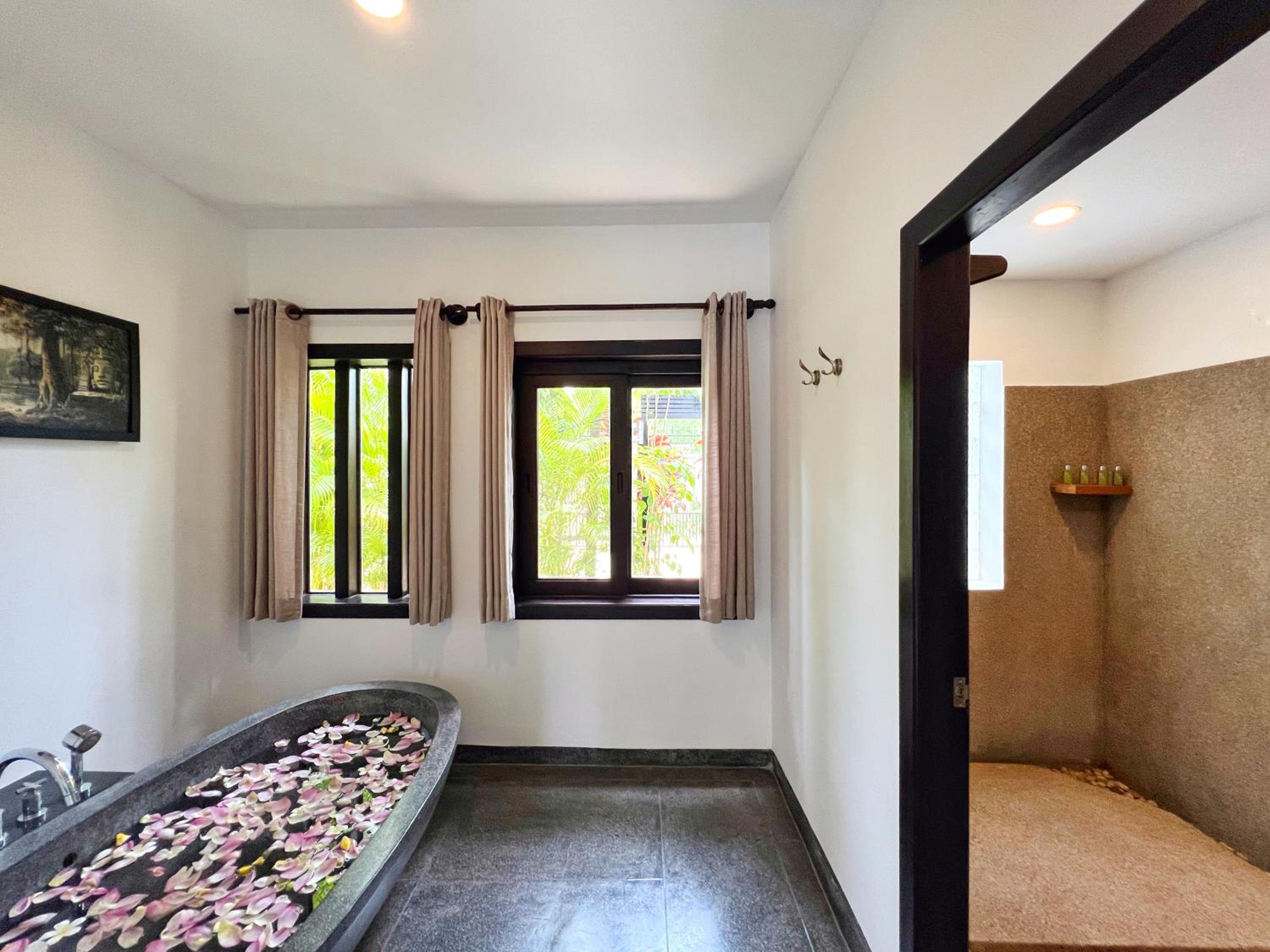 Deluxe Twin Pool access with Balcony - Photo 14
