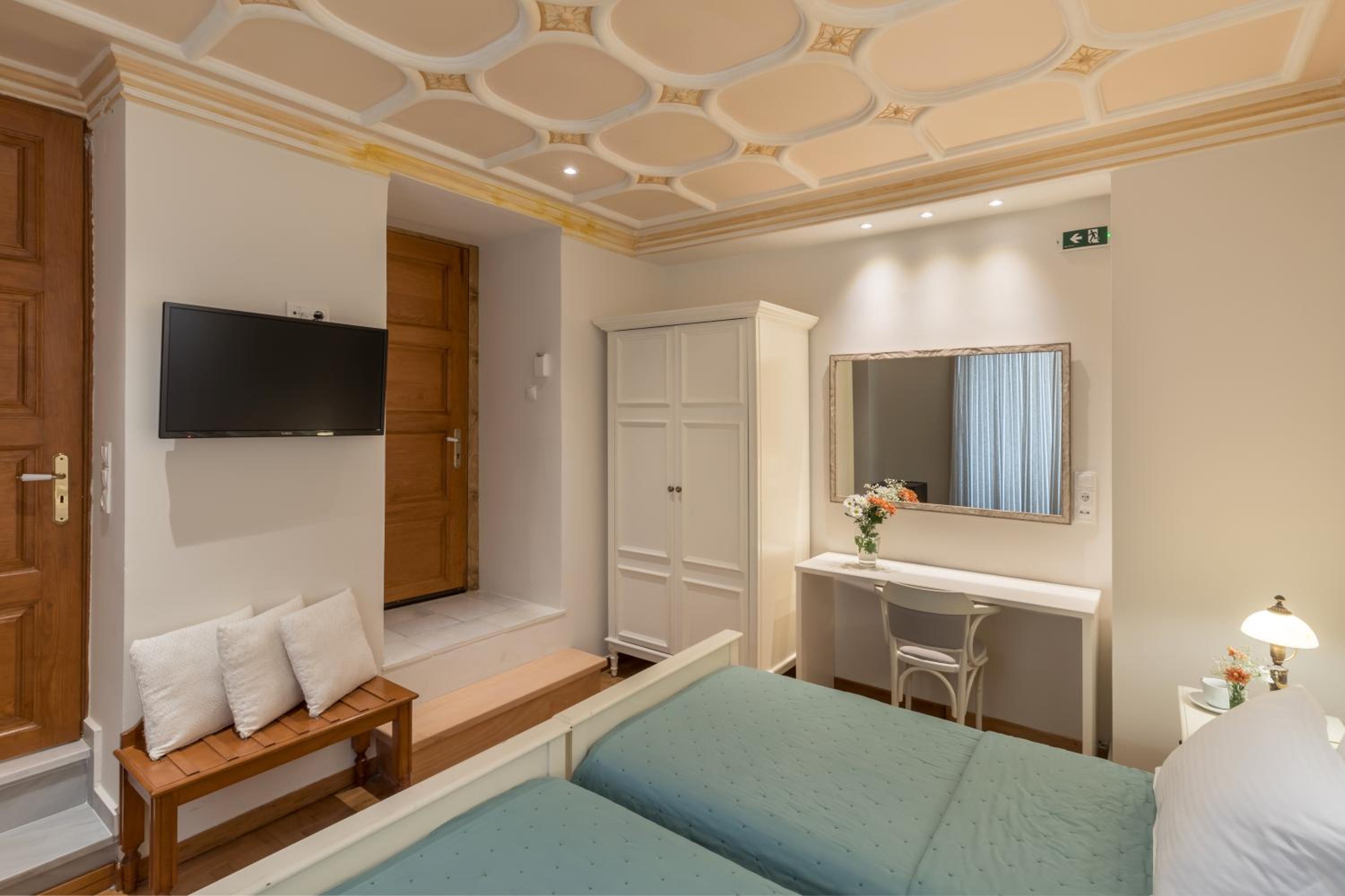 Deluxe Double Room with Shared Seaview Terrace (Main Building) photo 3