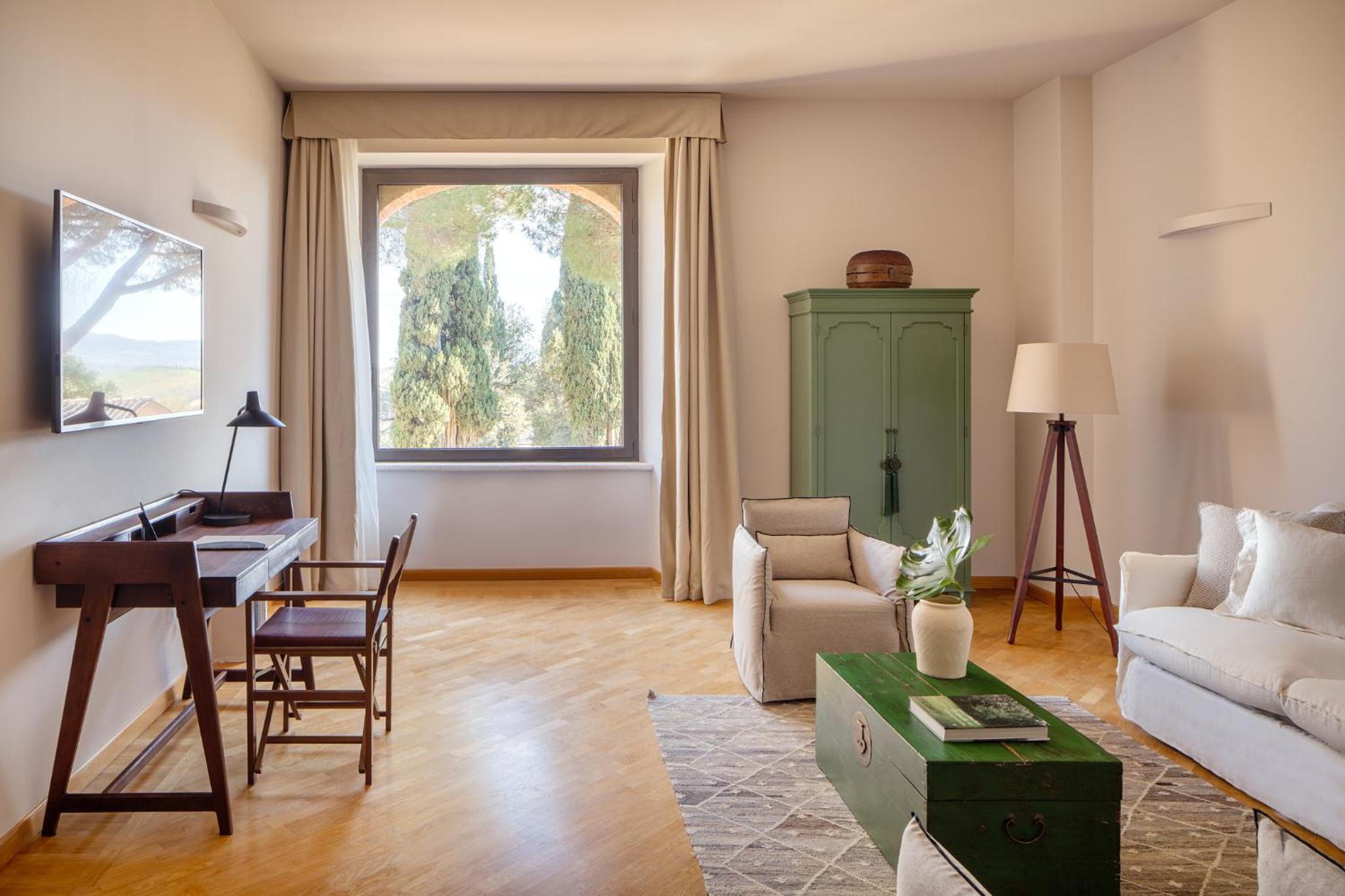 Suite - Photo 7