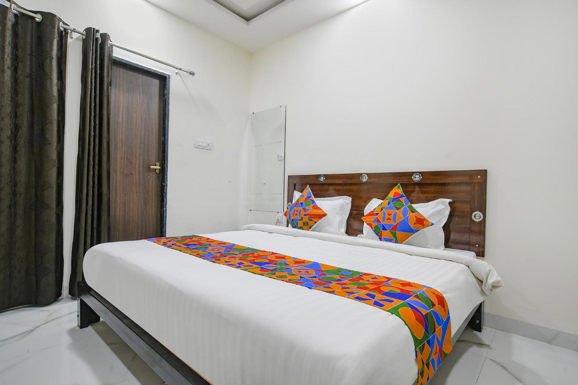 Deluxe Room - Photo 3