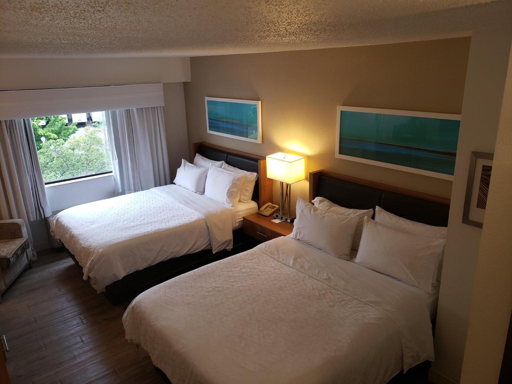 Standard Room with Two Queen Beds - Photo 2