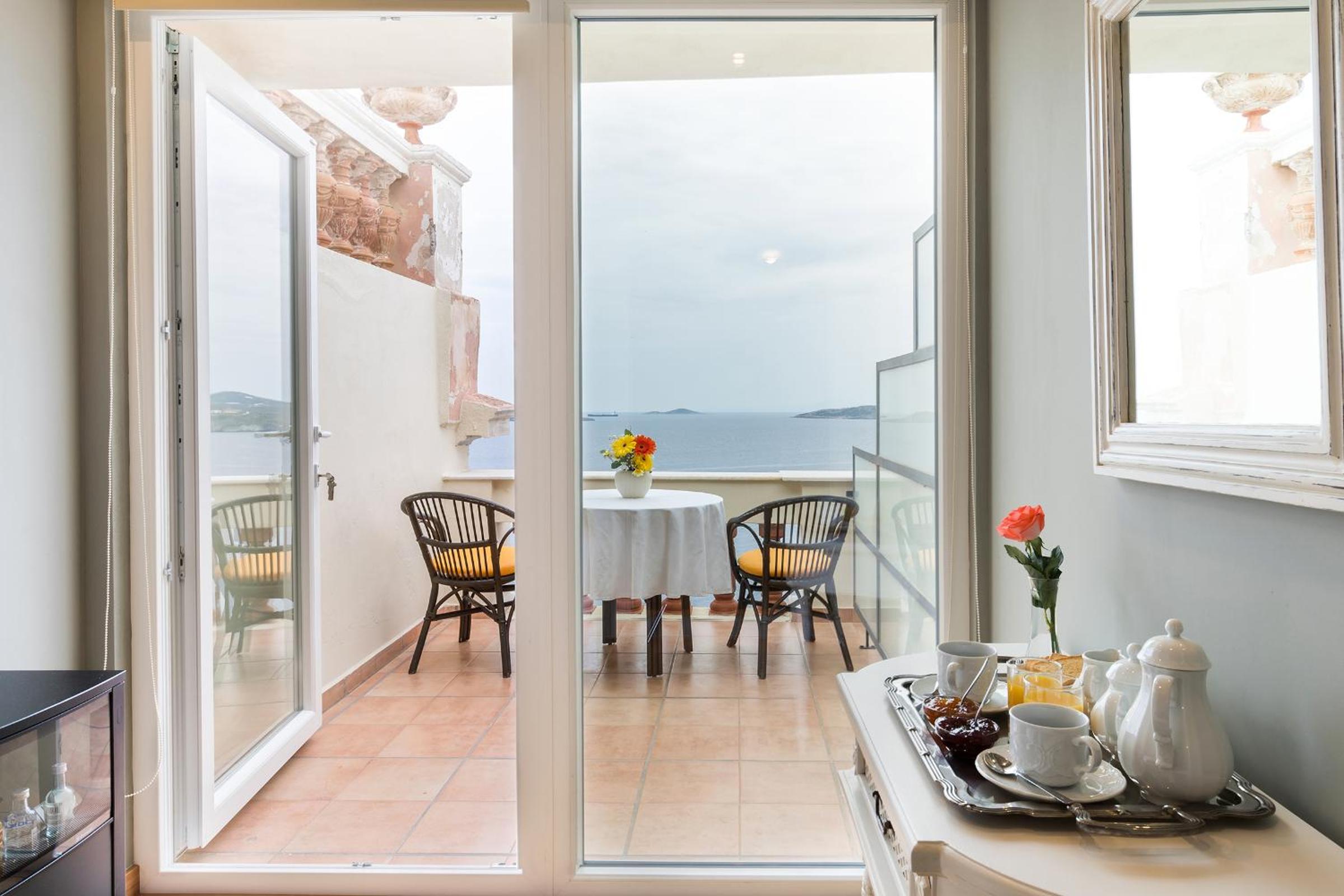 Premium Room with Sea View (Main Building) - Photo 5