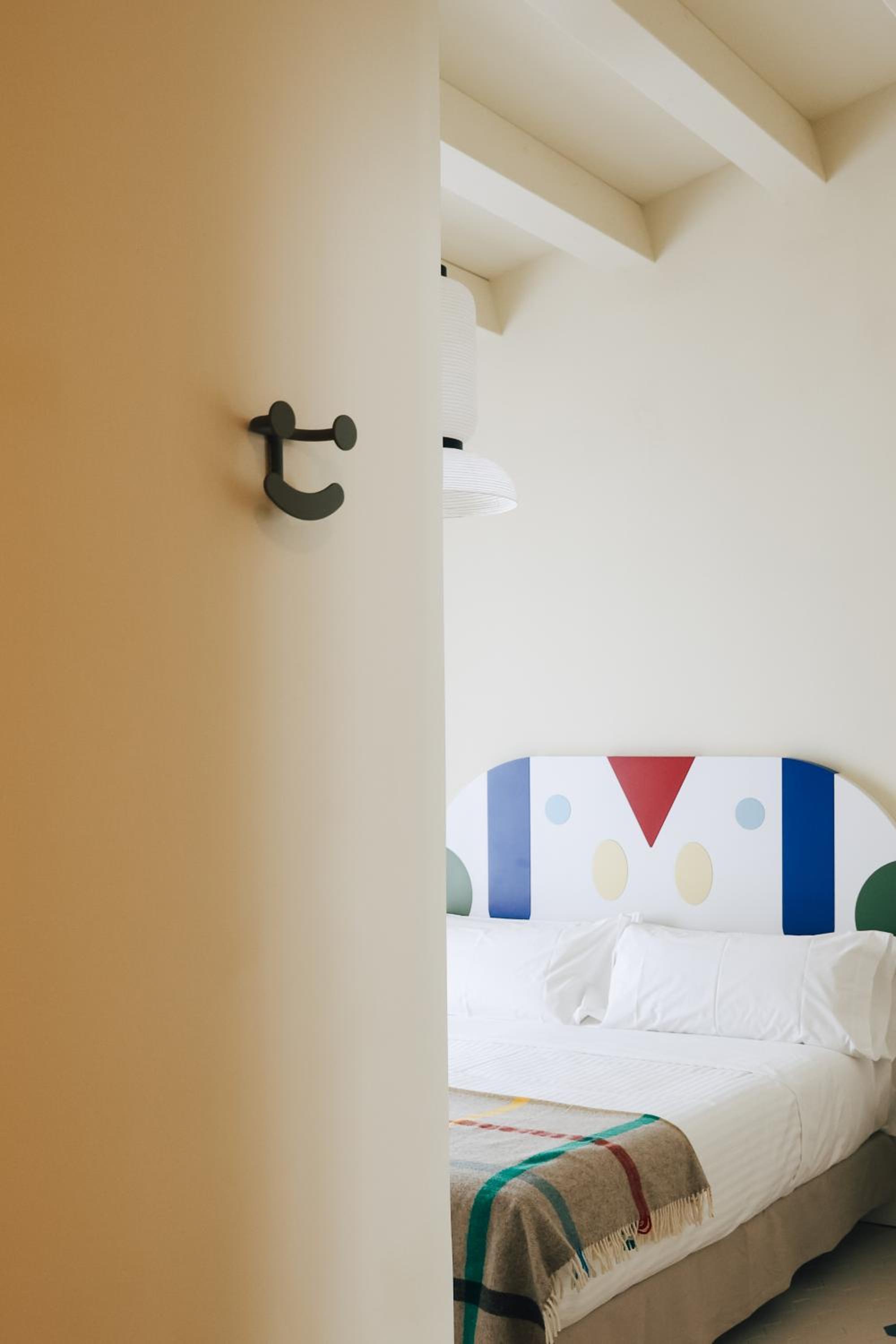 Standard Double Room - Photo 8