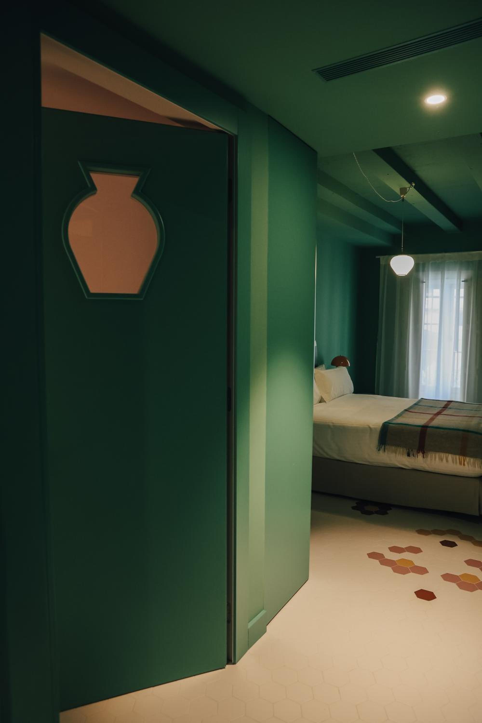 Standard Double Room - Photo 7