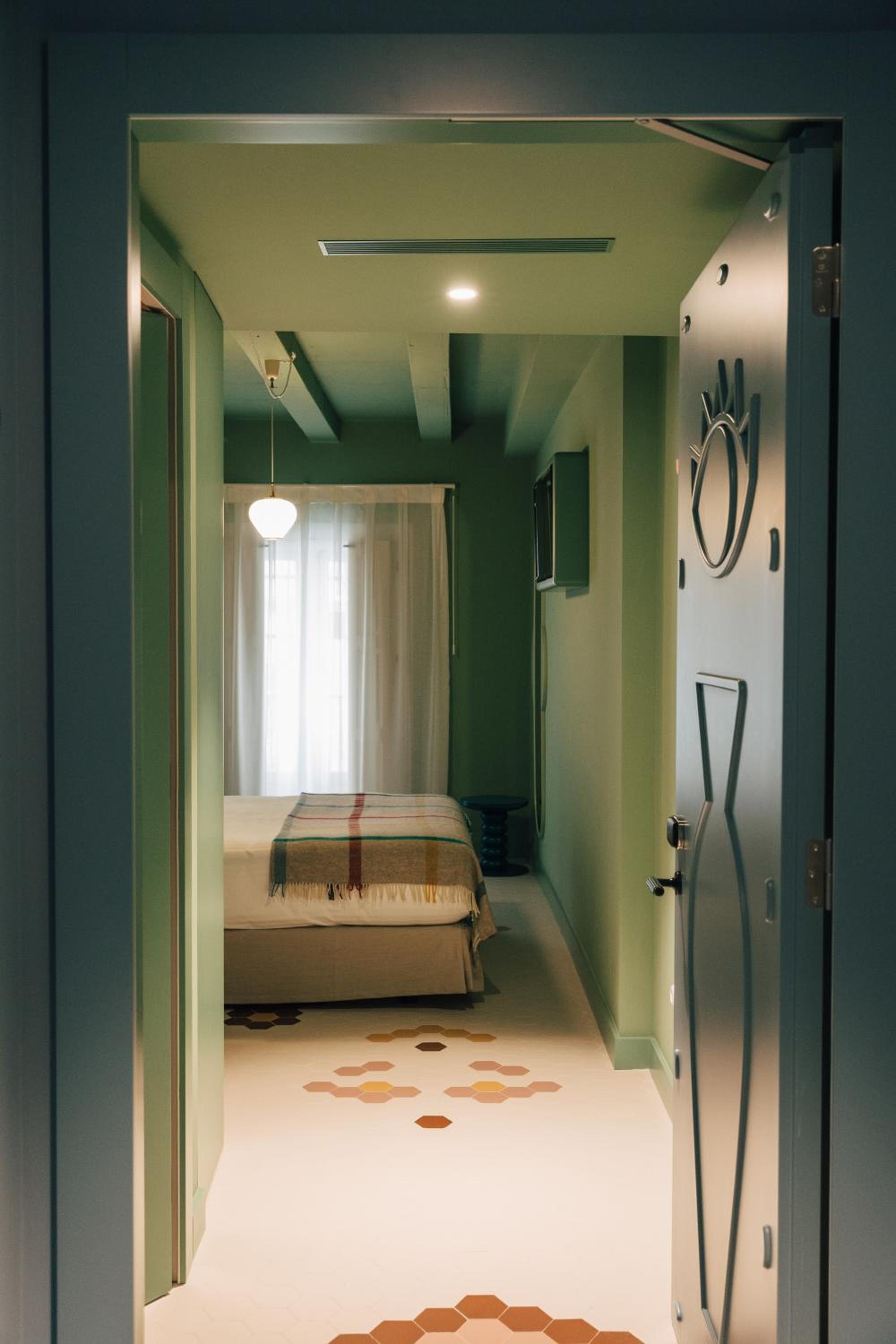 Standard Double Room - Photo 6