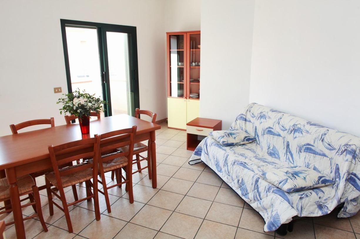 Three-Bedroom Apartment photo 2