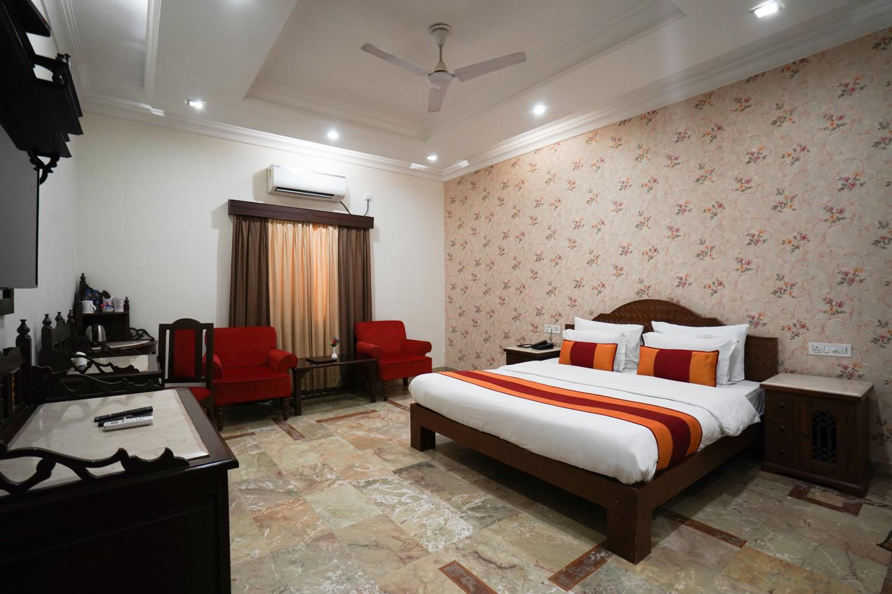 Deluxe Double Room with Garden View photo 1