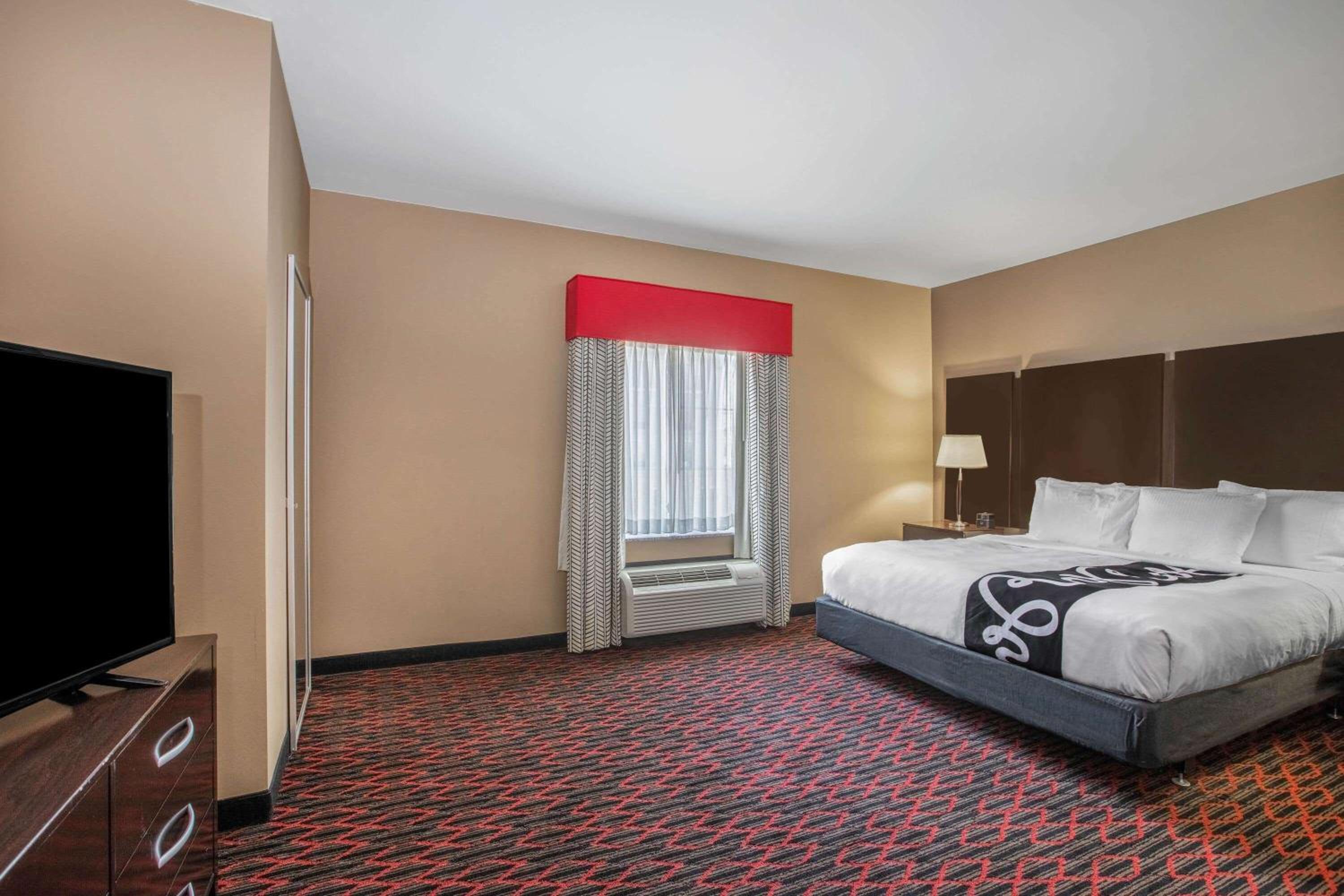Deluxe Family Suite - Mobility Access/Non-Smoking
