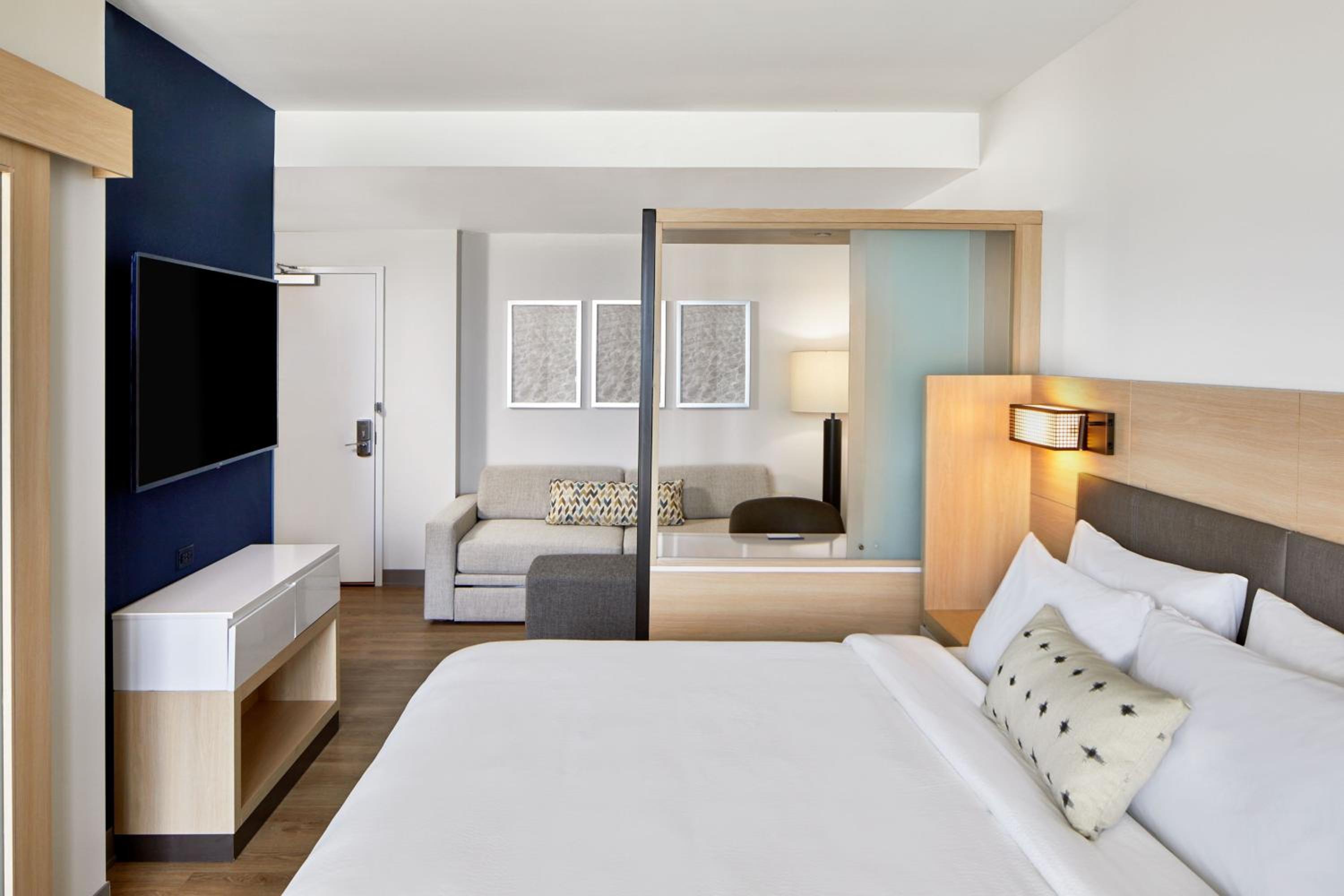 Studio with King Bed, Balcony and Sofa Bed