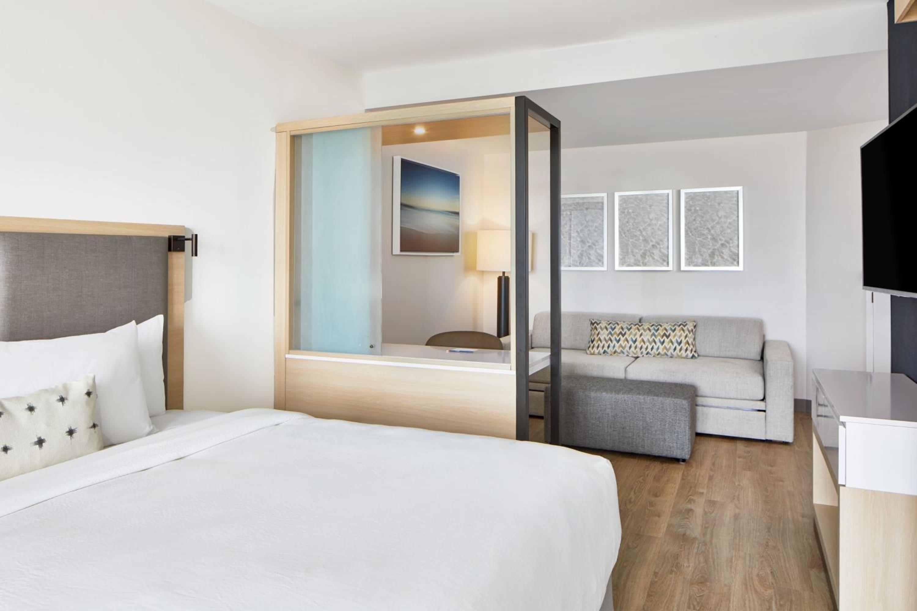 Studio with King Bed and Trundle Sofa - Hearing Accessible - Photo 3