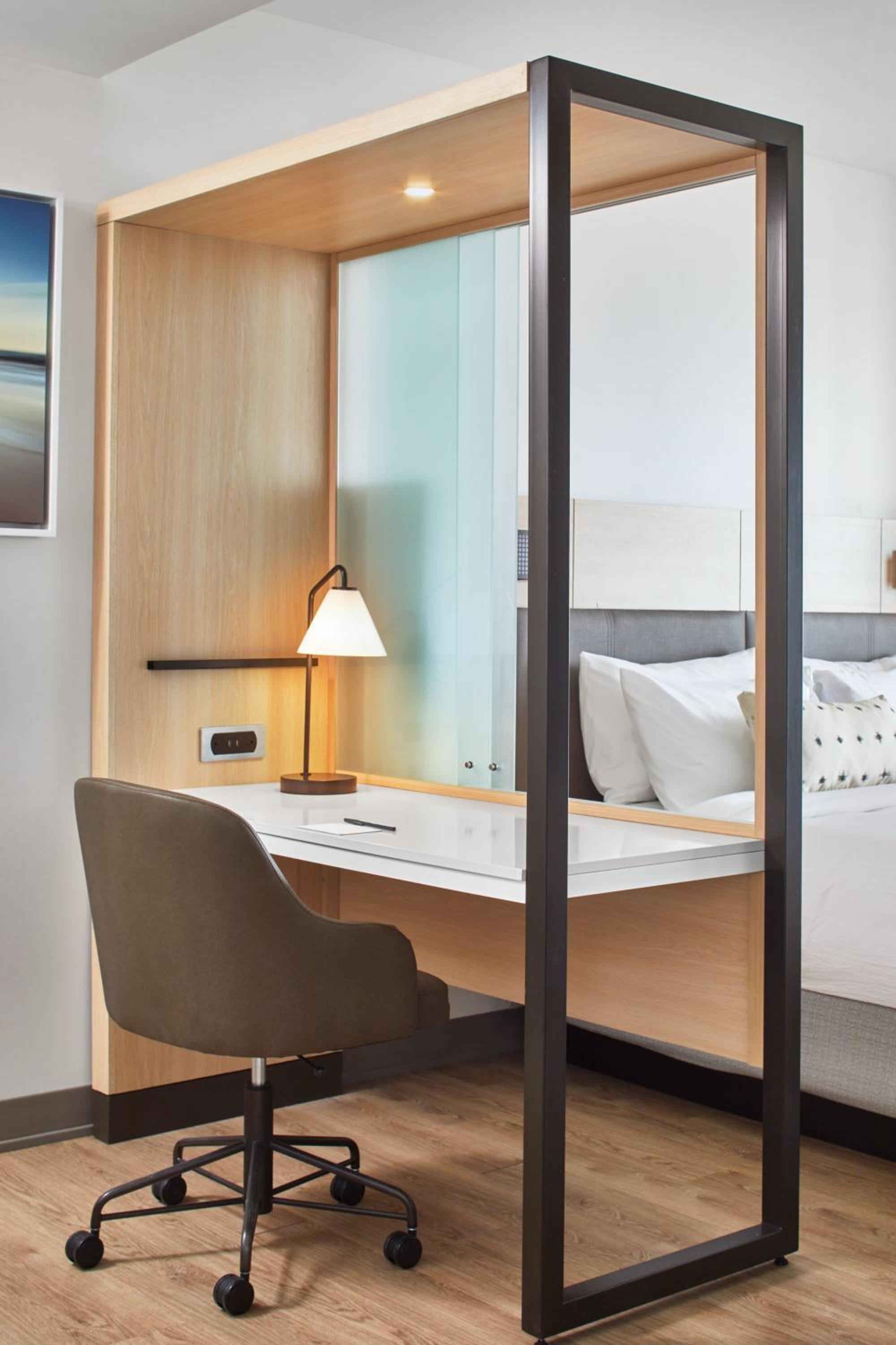 King Studio Suite with Trundle Bed and Partial Ocean View - Photo 7