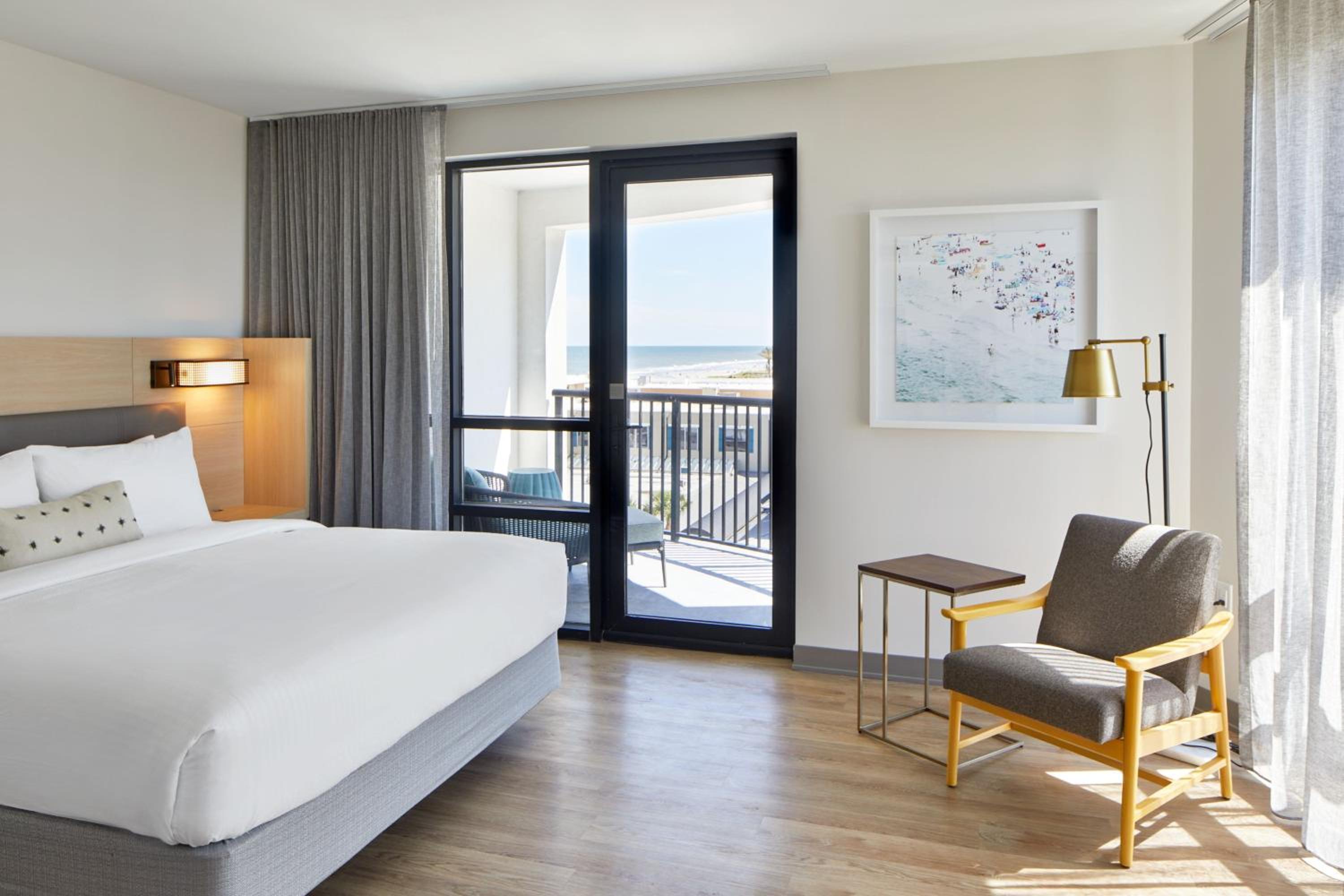 King Suite with Balcony and Sofa Bed - Photo 6