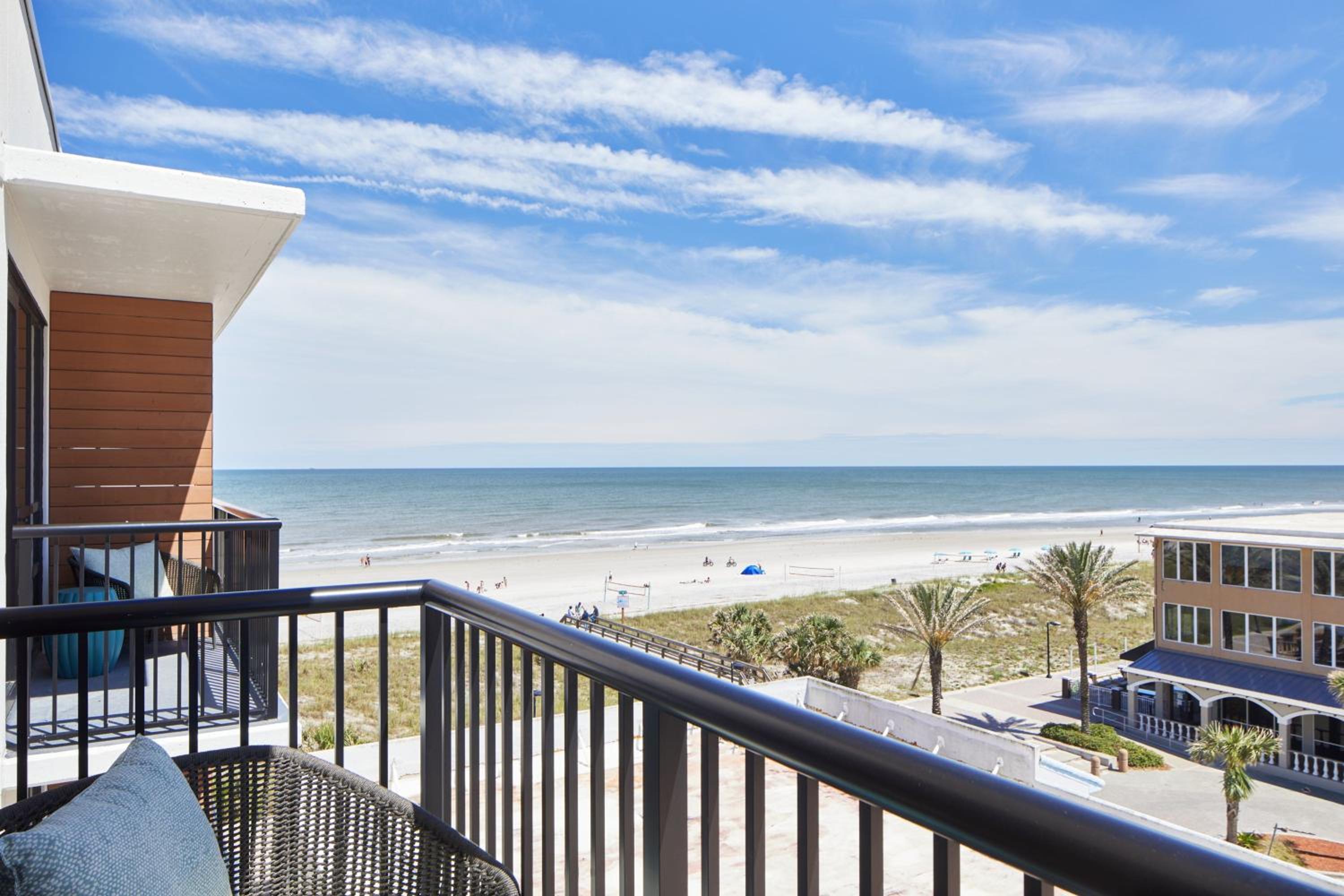 King Studio Suite with Trundle Bed and Partial Ocean View - Photo 9