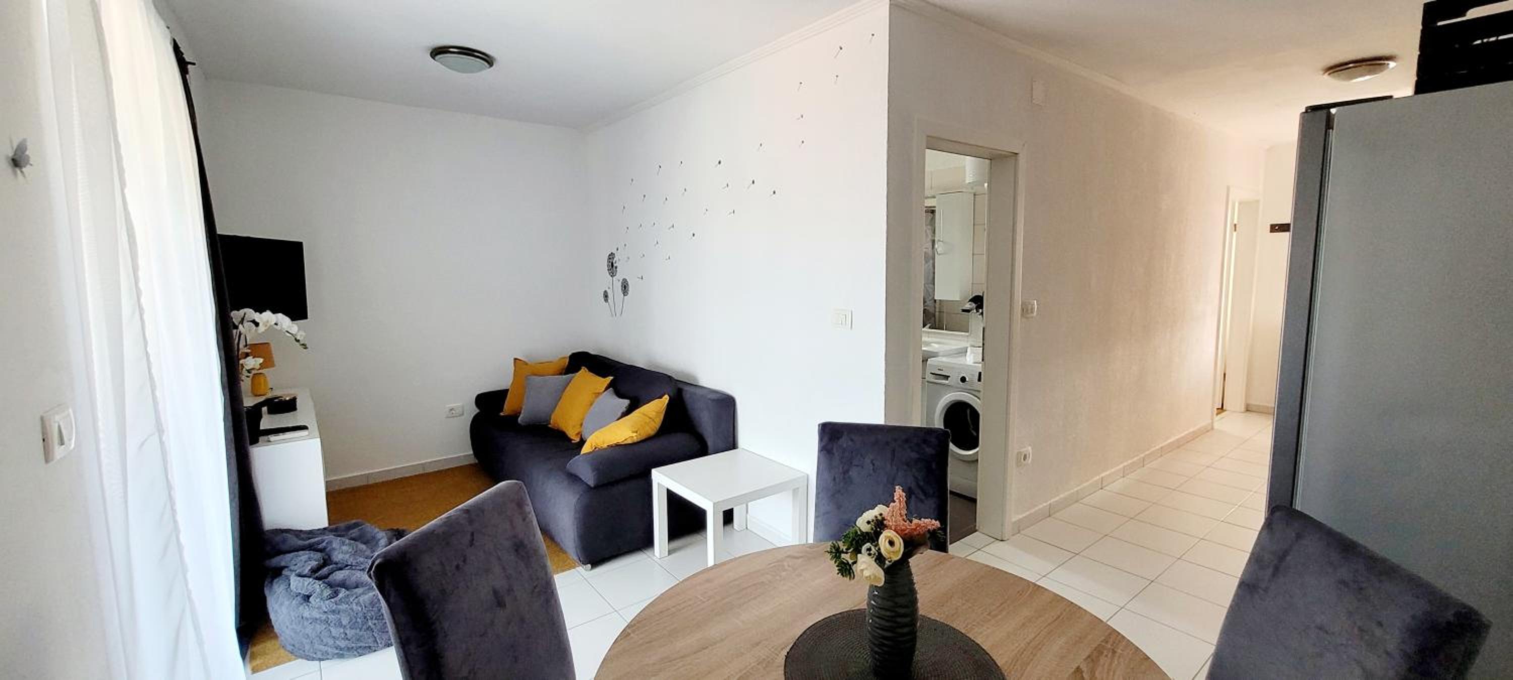 One-Bedroom Apartment photo 1