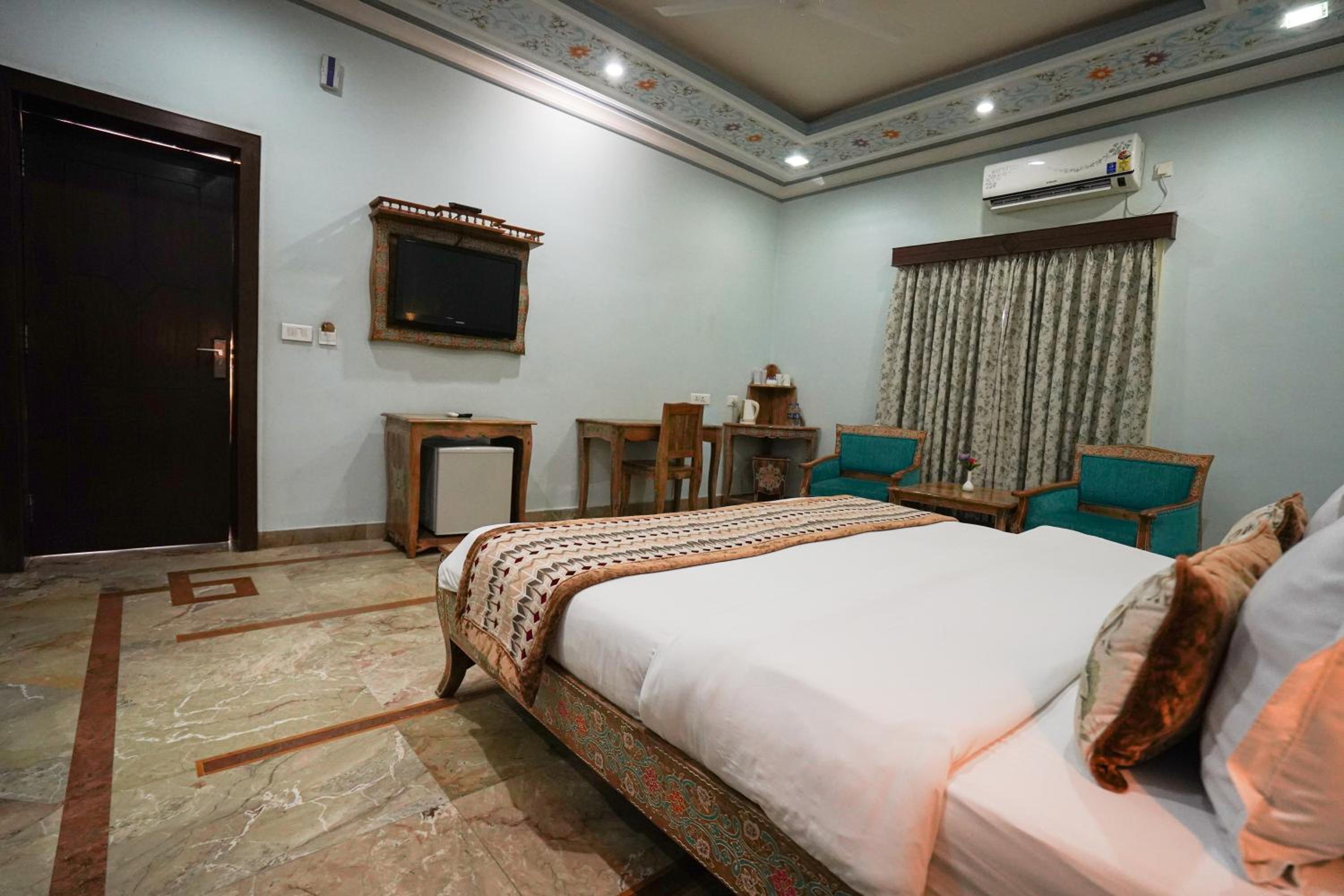 King Room with Pool View photo 3