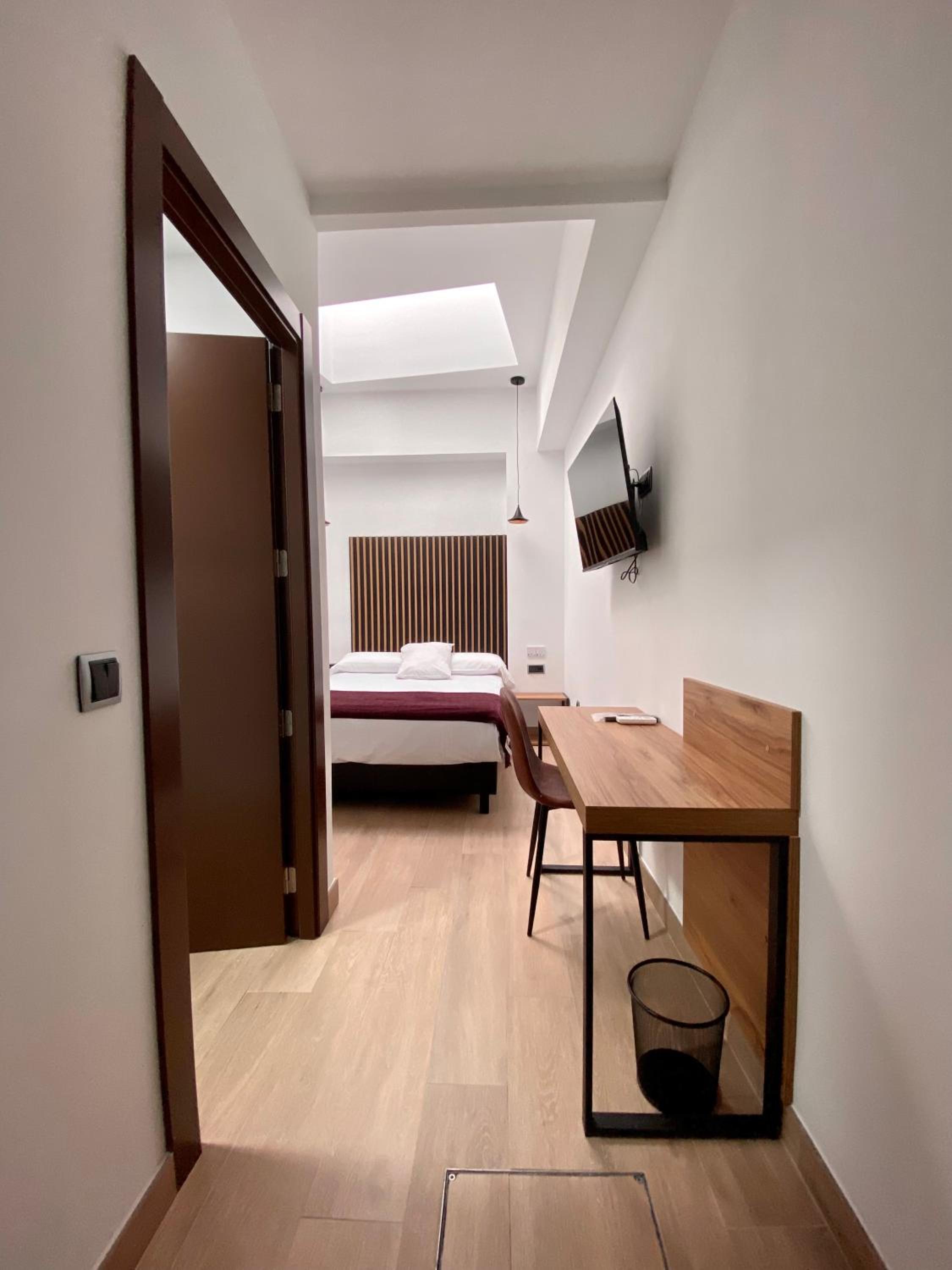 Double or Twin Room - Photo 9