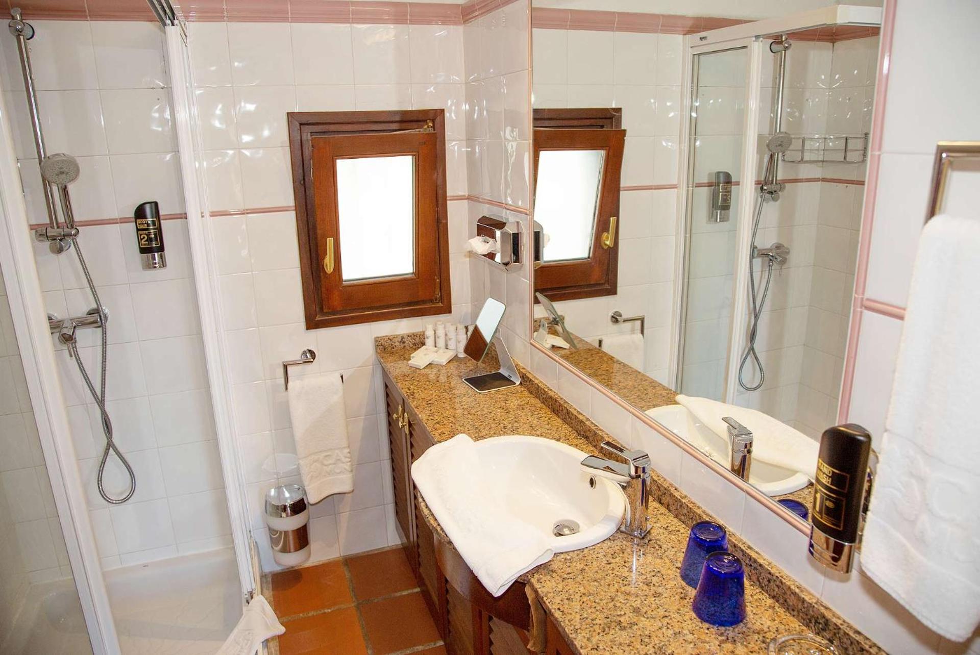Double Room with Private Bathroom photo 3