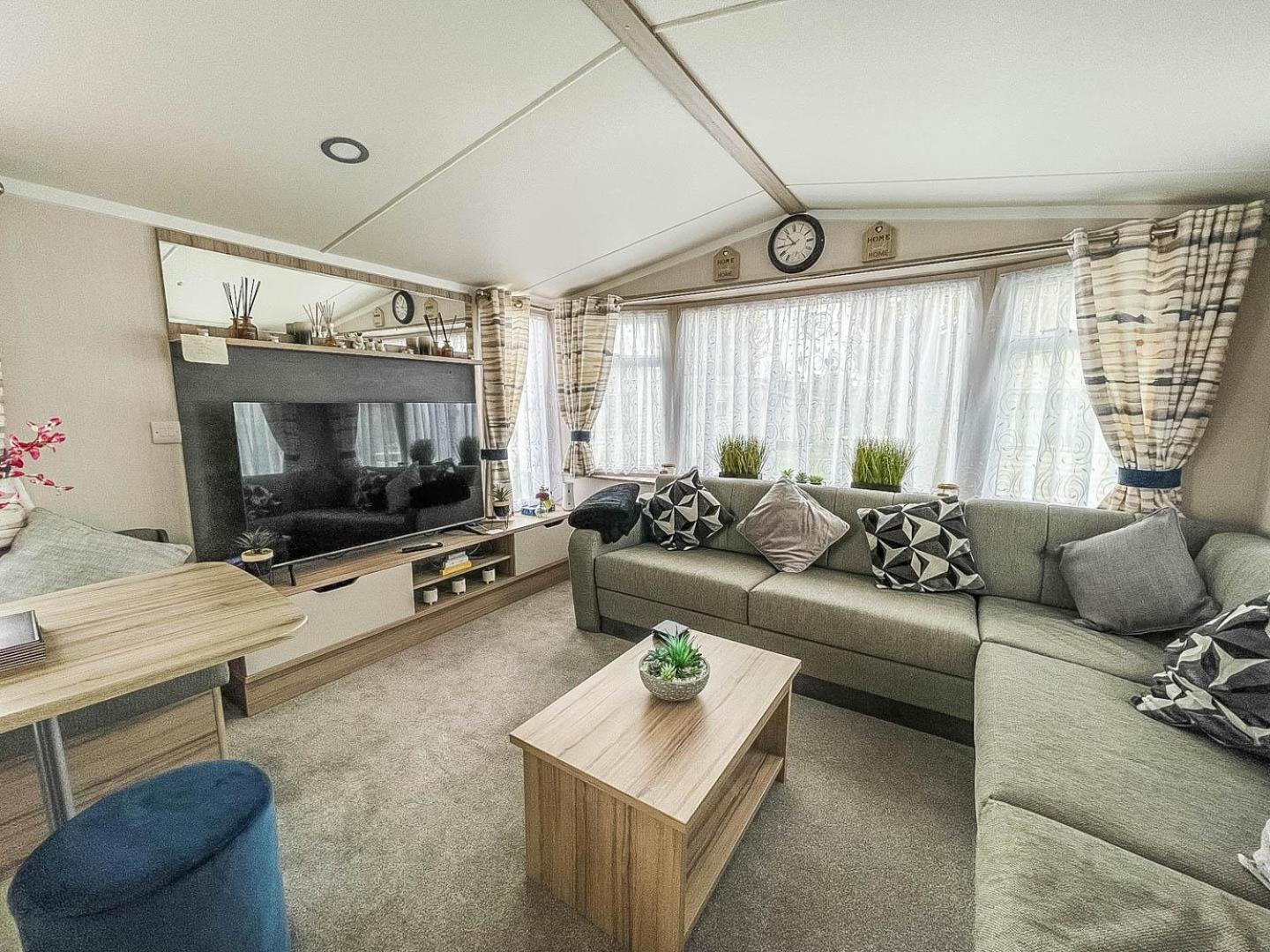Mobile Home photo 1