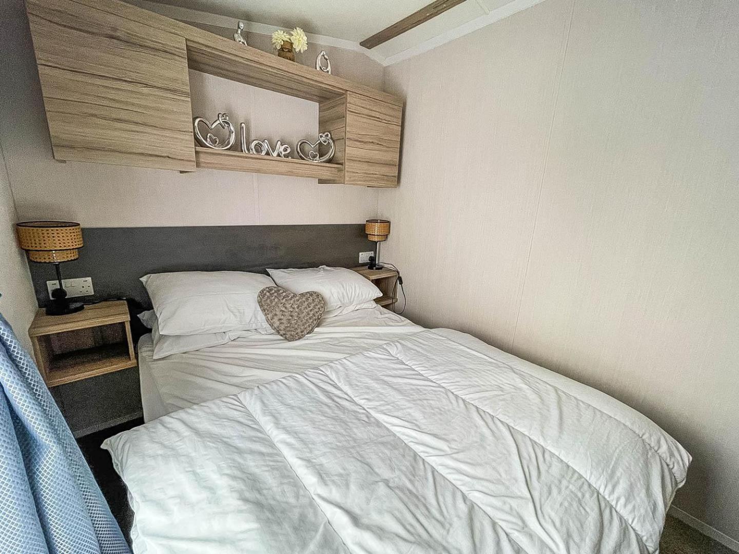 Mobile Home photo 2
