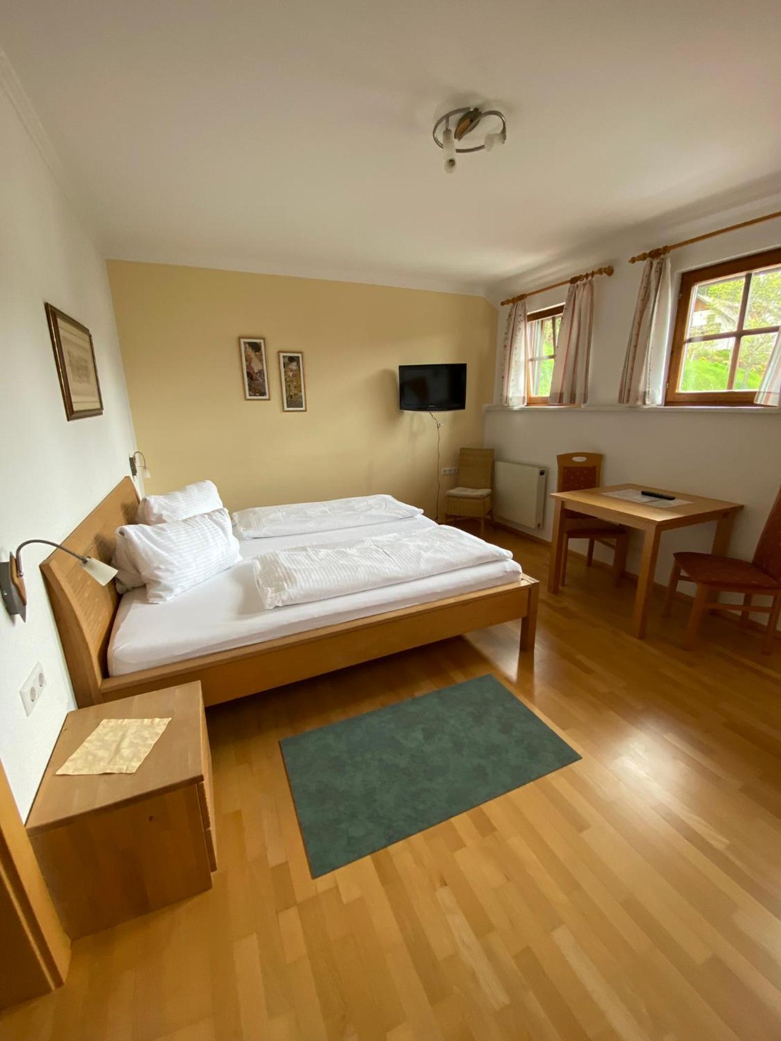 Economy Double Room photo 1