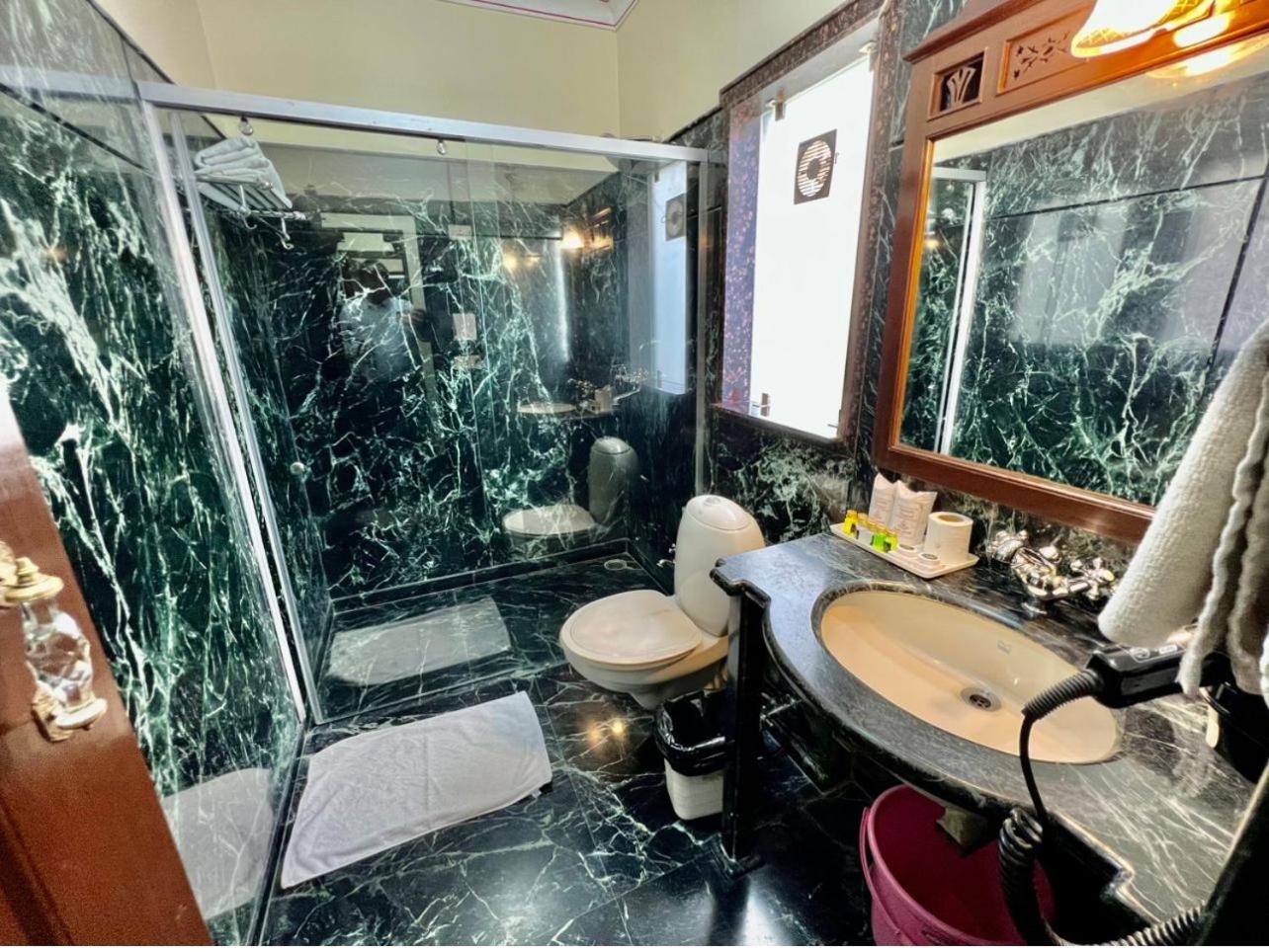 Royal Deluxe Room: Free pickup from train or bus station on arrival. Enjoy daily Rajasthani dance & music (7PM–9 PM), swimming pool, kids stay free, and a dedicated travel desk to assist with local sightseeing tours, intercity travel and activities - Photo 10