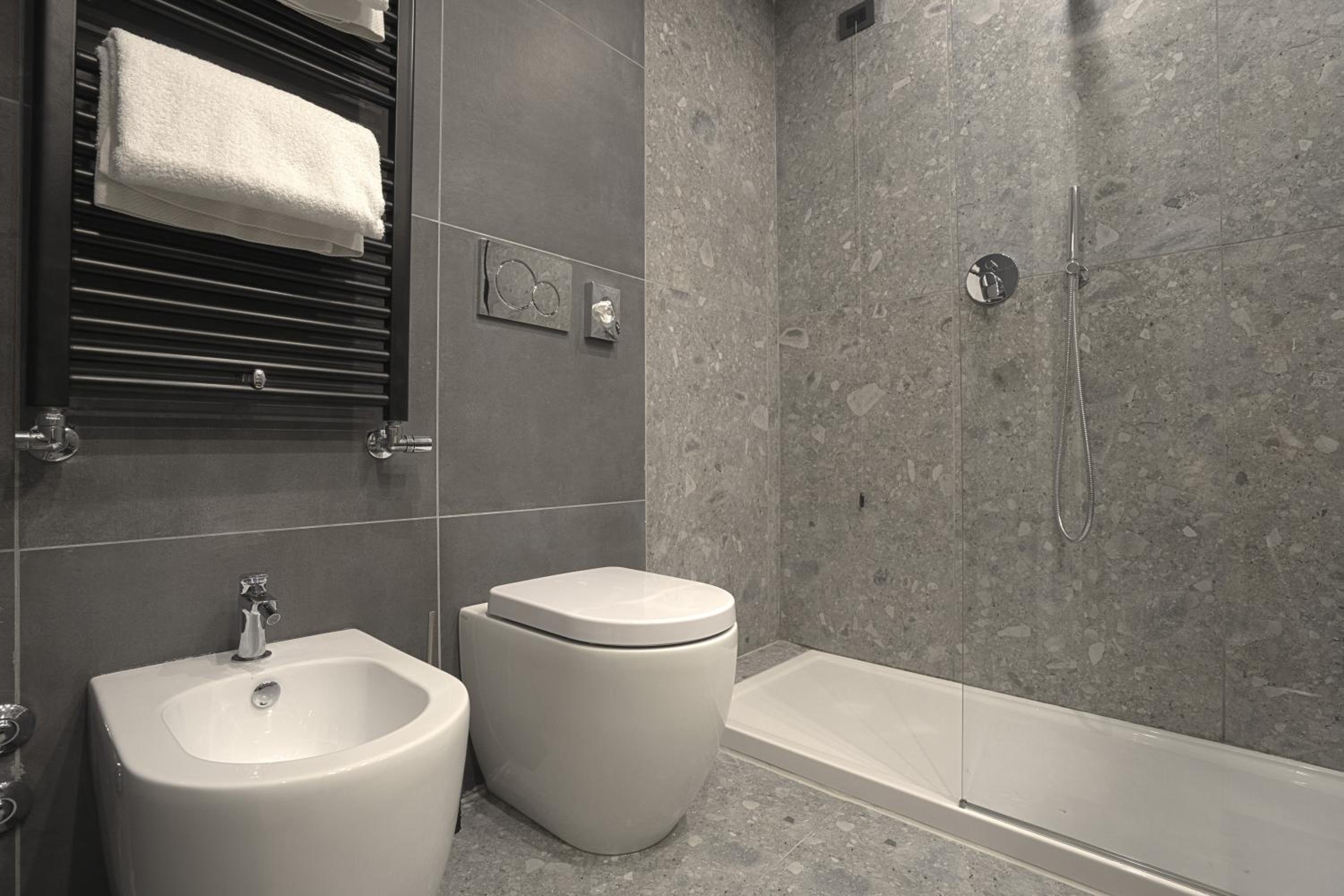 Double Room - Photo 5