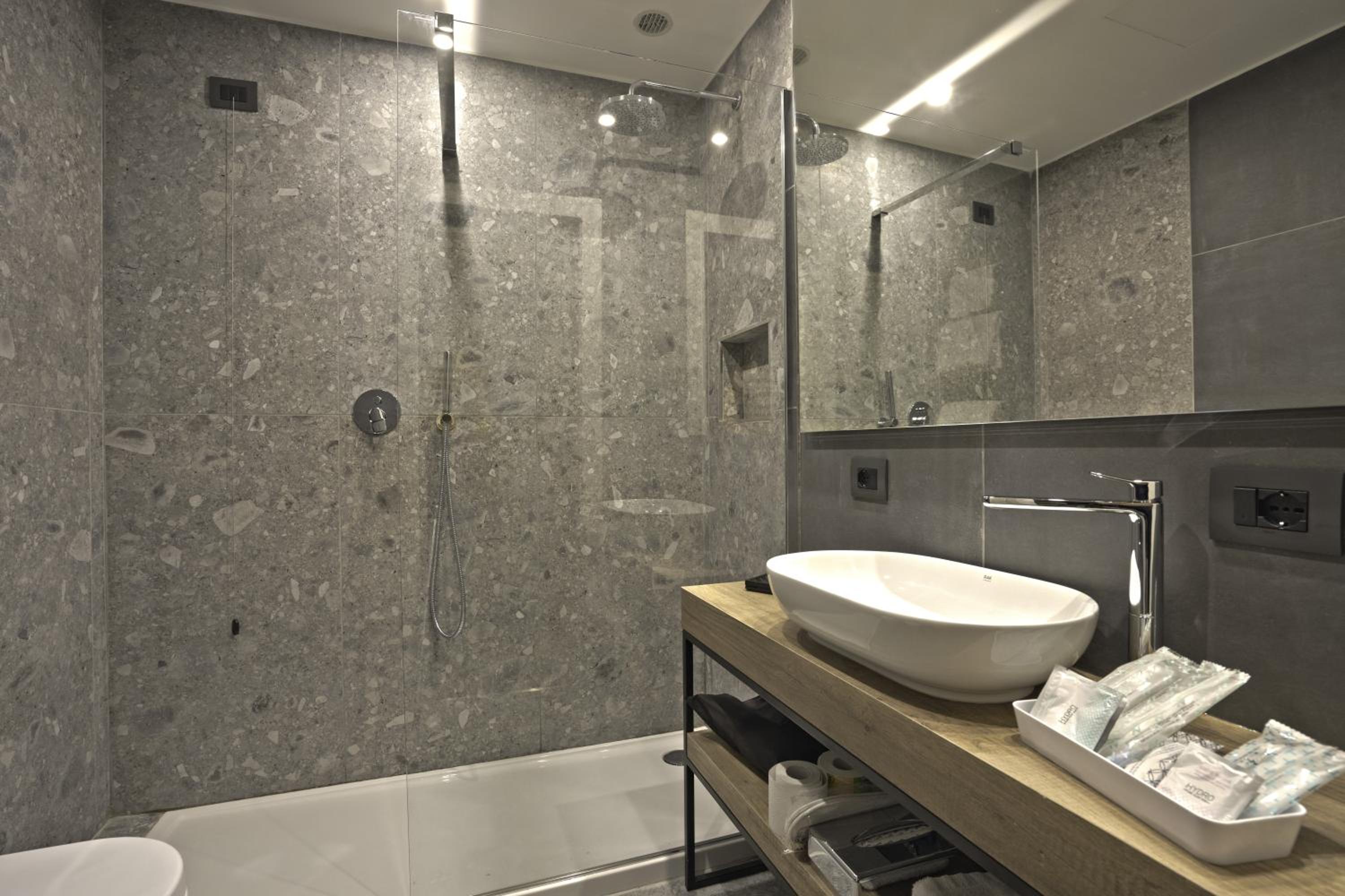 Double Room - Photo 12