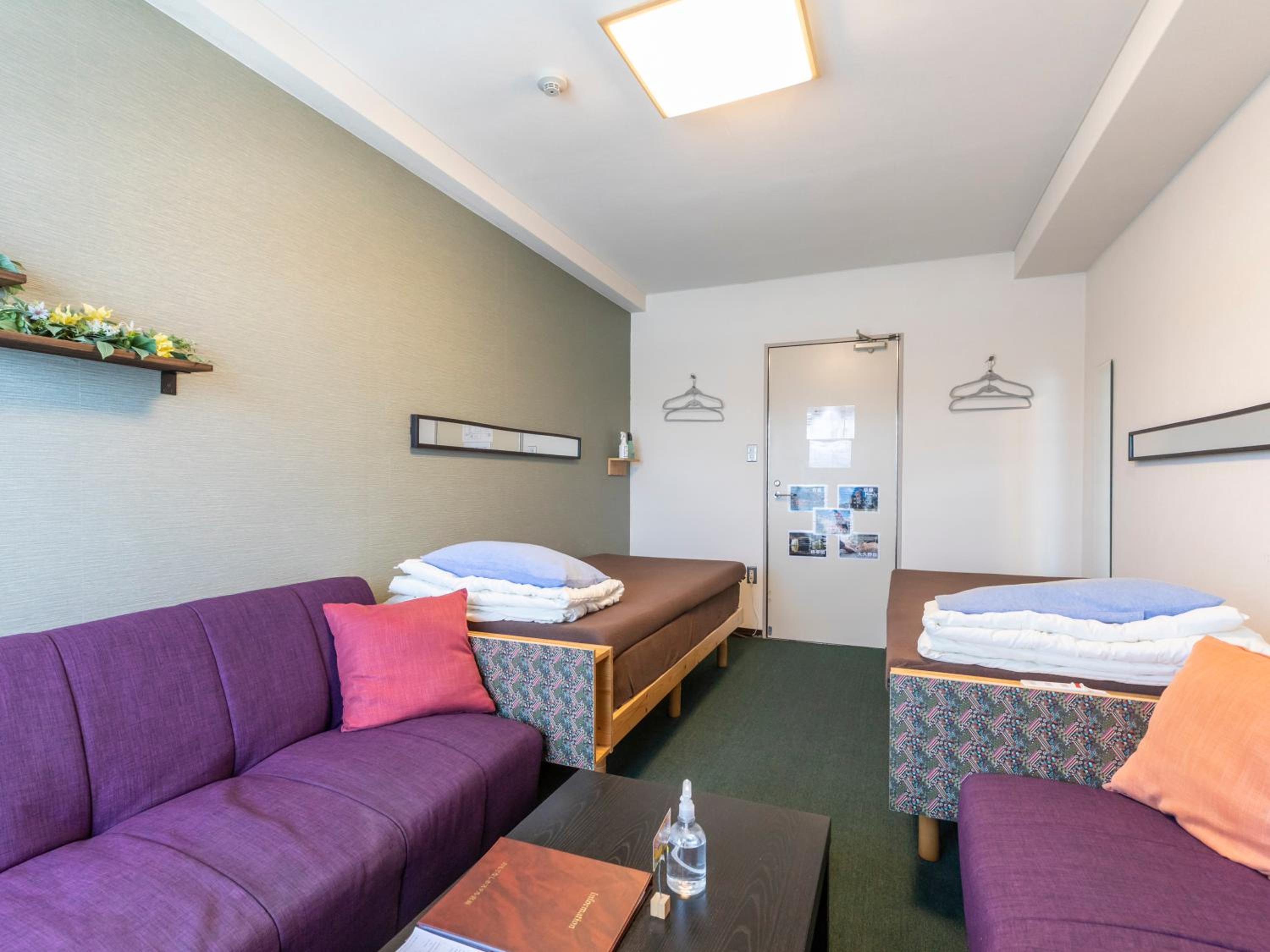 Twin Room with Shared Bathroom photo 1