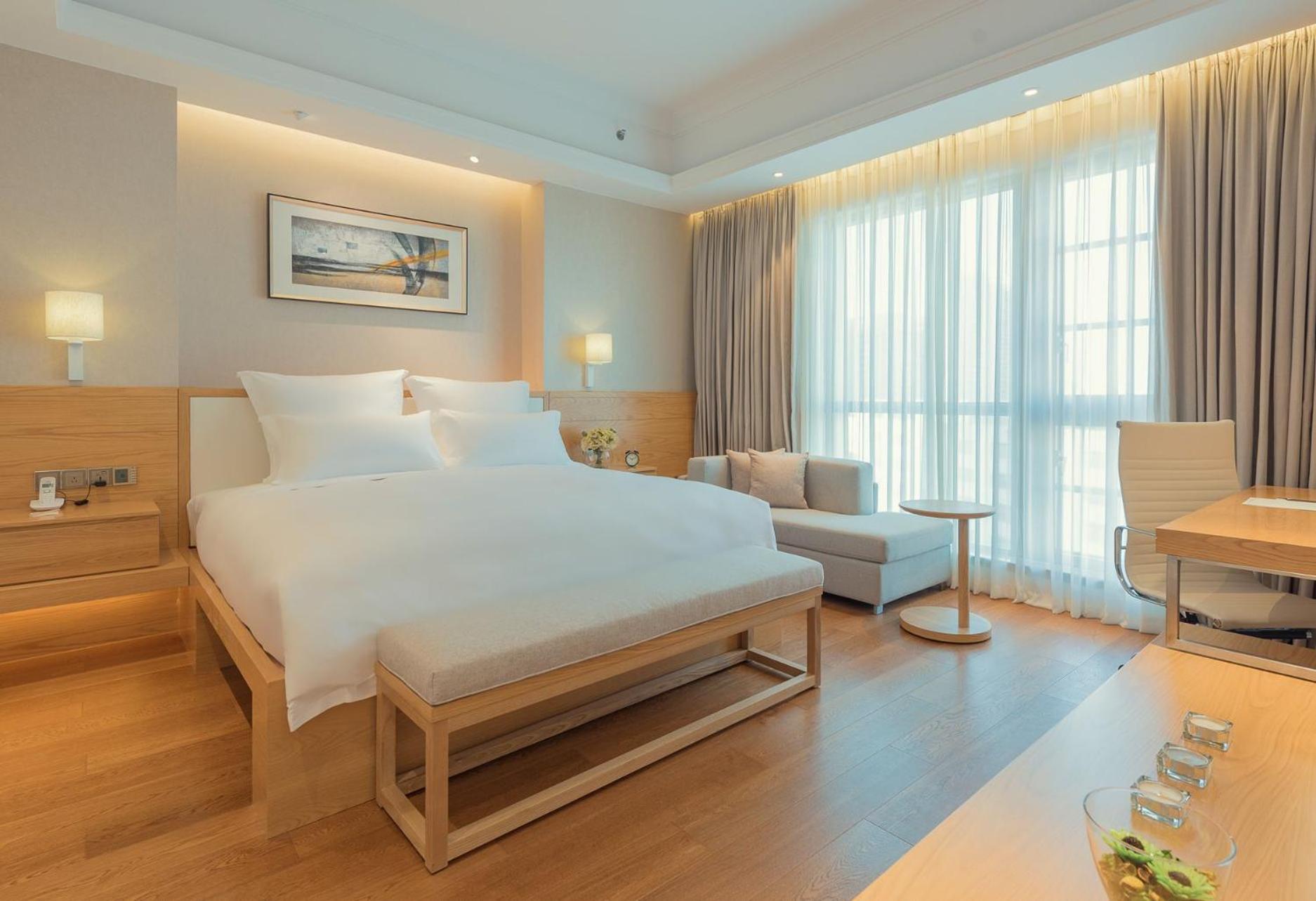Deluxe Suite Include Access to Executive Lounge photo 2