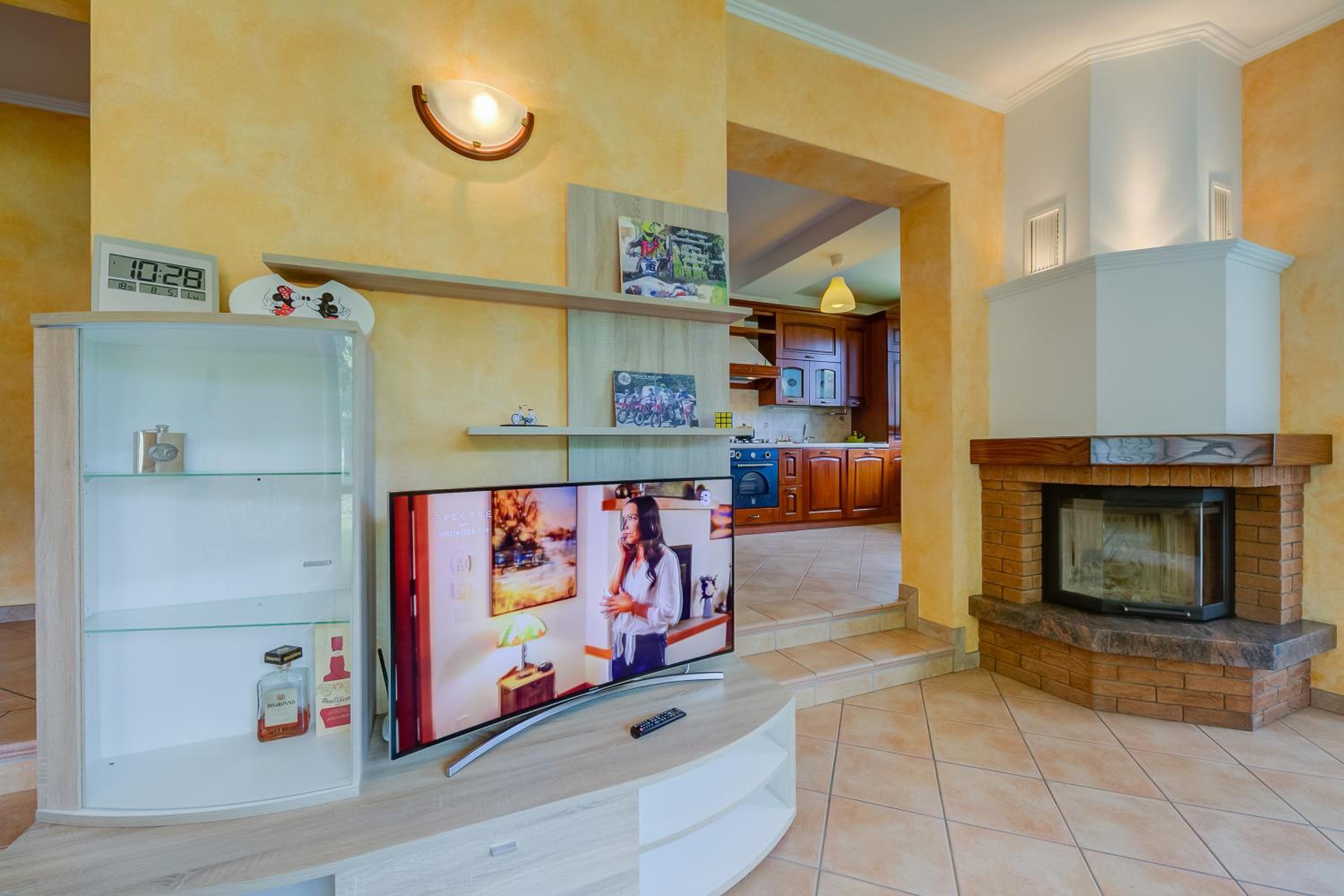 Three-Bedroom House photo 3