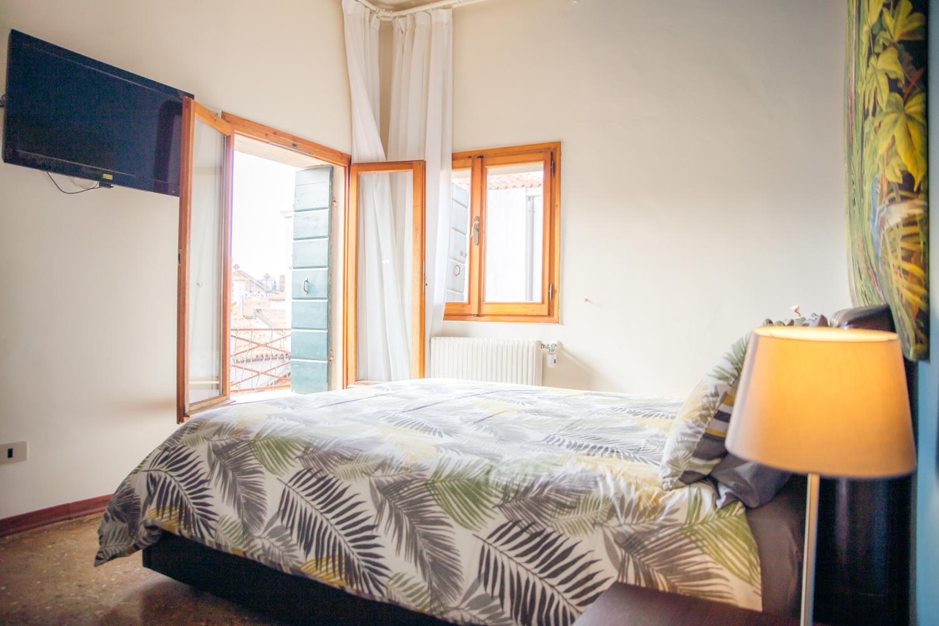 Double Room with Private External Bathroom photo 1