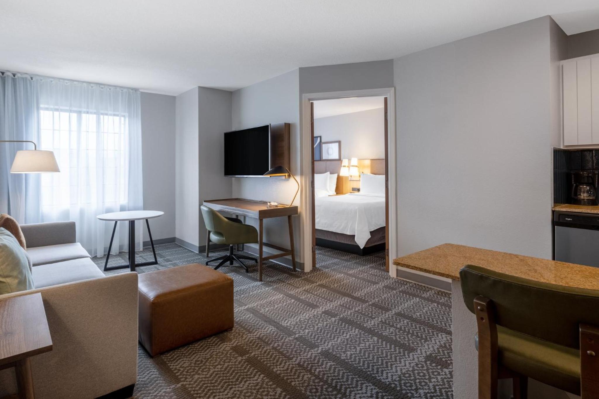 One-Bedroom Suite with Two Double Beds - Photo 8