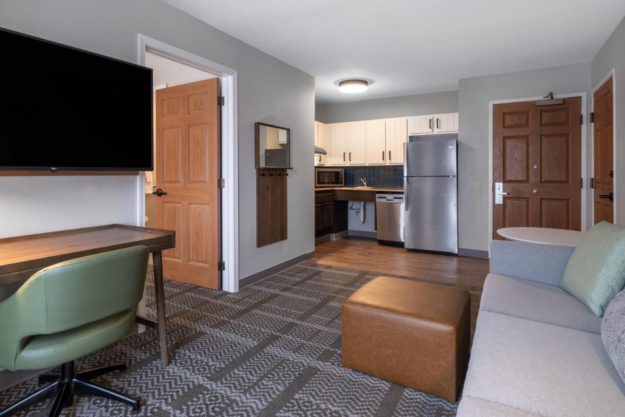 One-Bedroom King Suite - Photo 8
