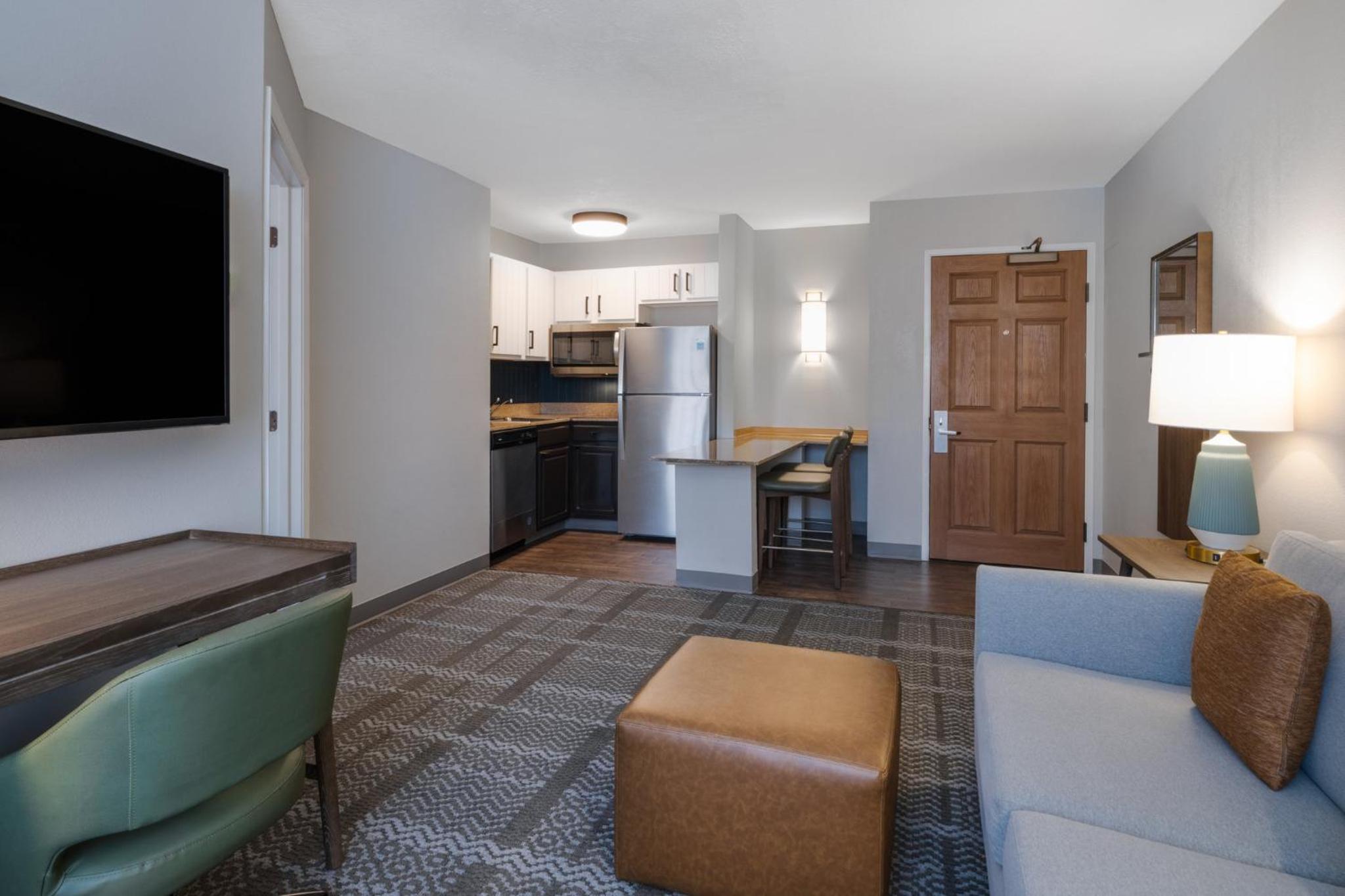 One-Bedroom King Suite - Photo 4