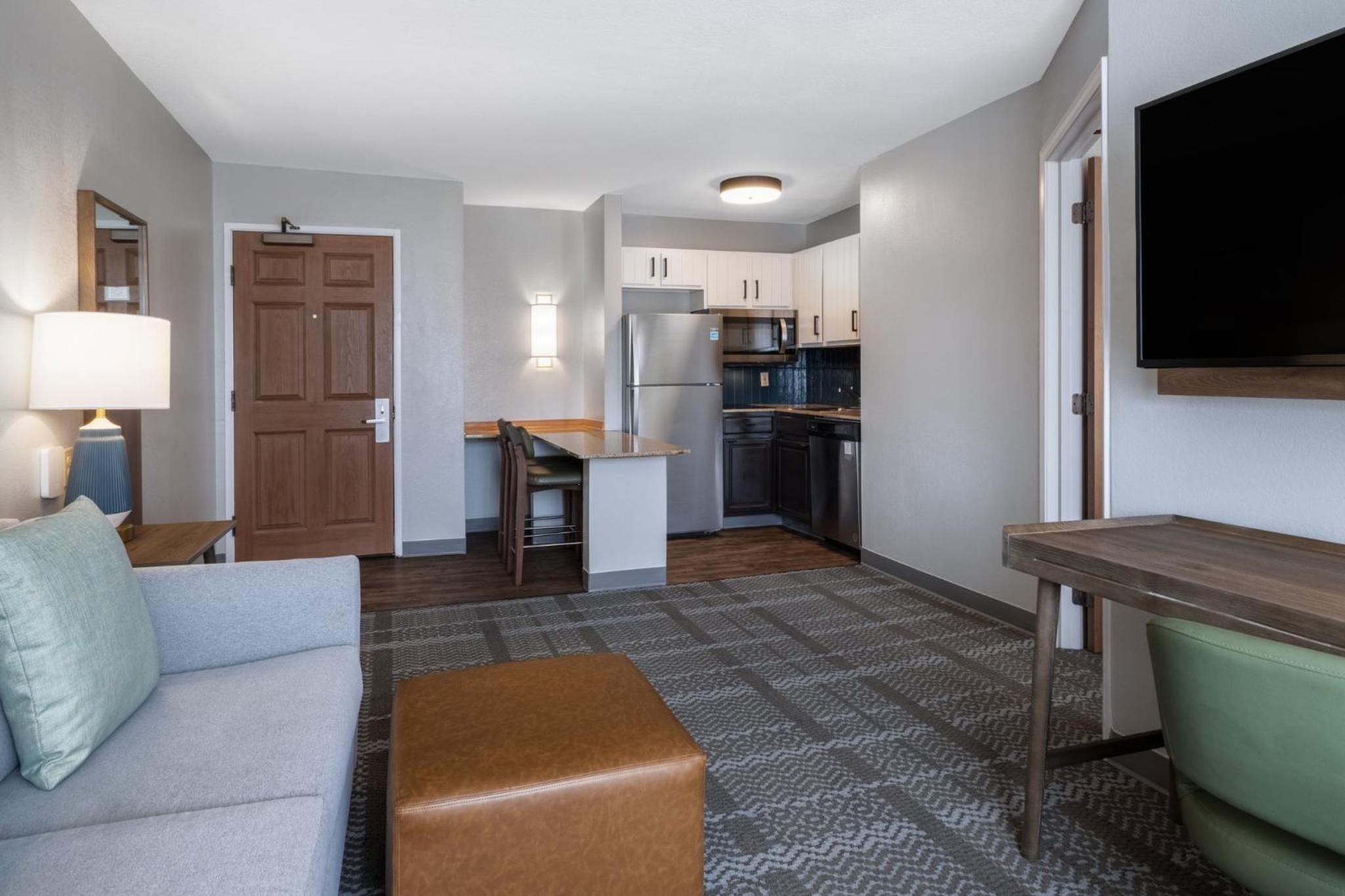 One-Bedroom King Suite - Photo 2