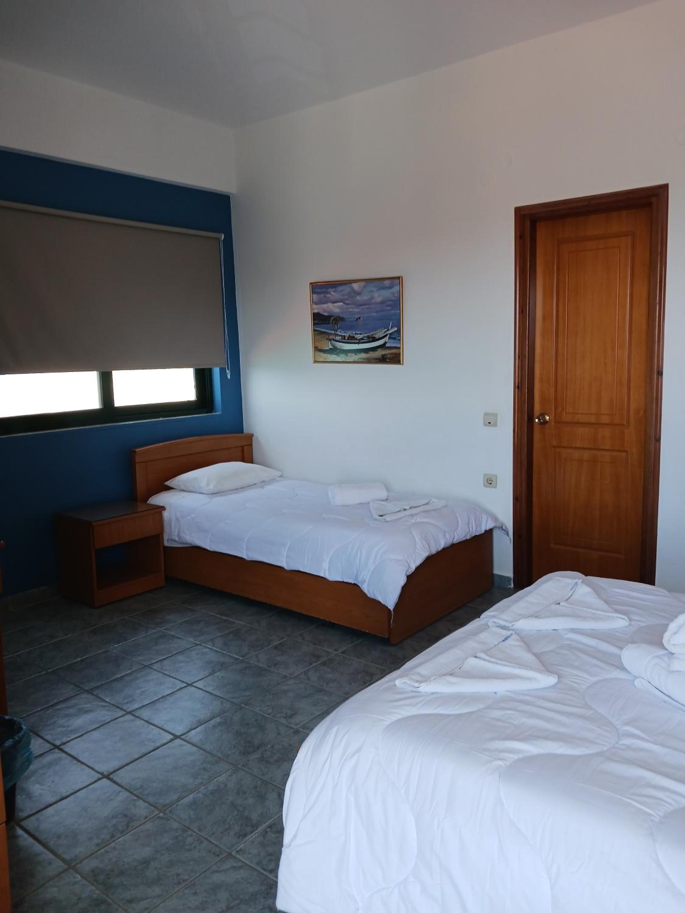 Triple Room - Photo 11
