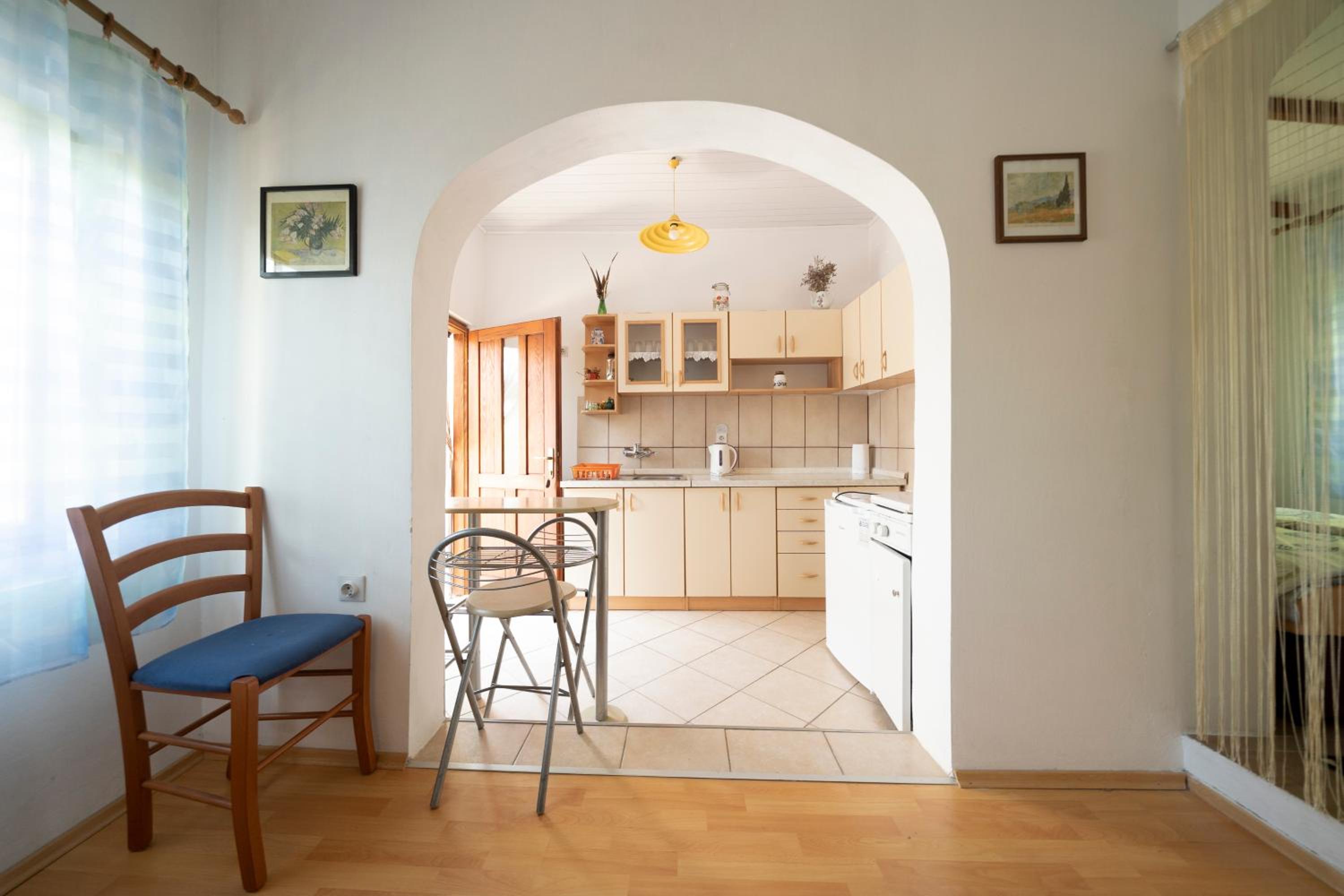 One-Bedroom Apartment - Photo 1