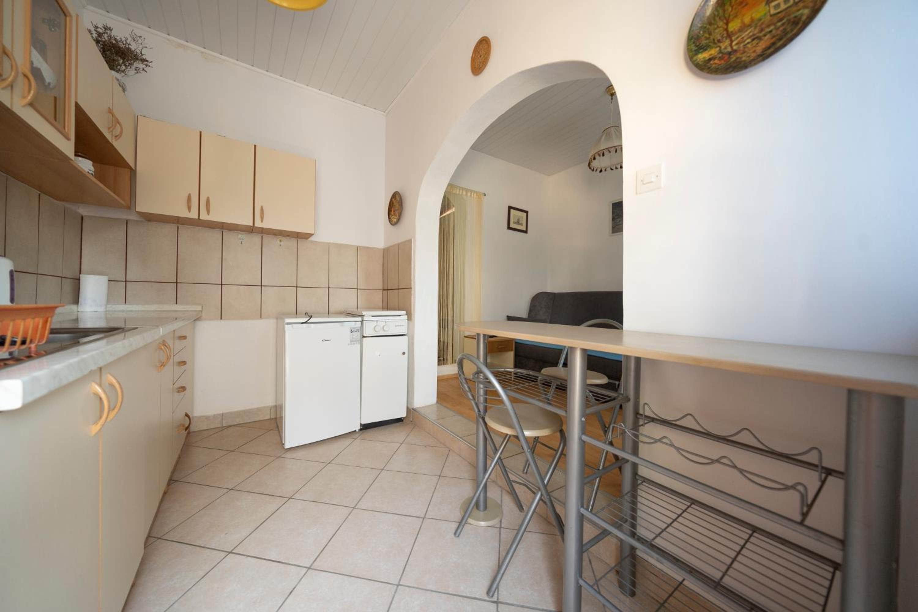 One-Bedroom Apartment - Photo 3